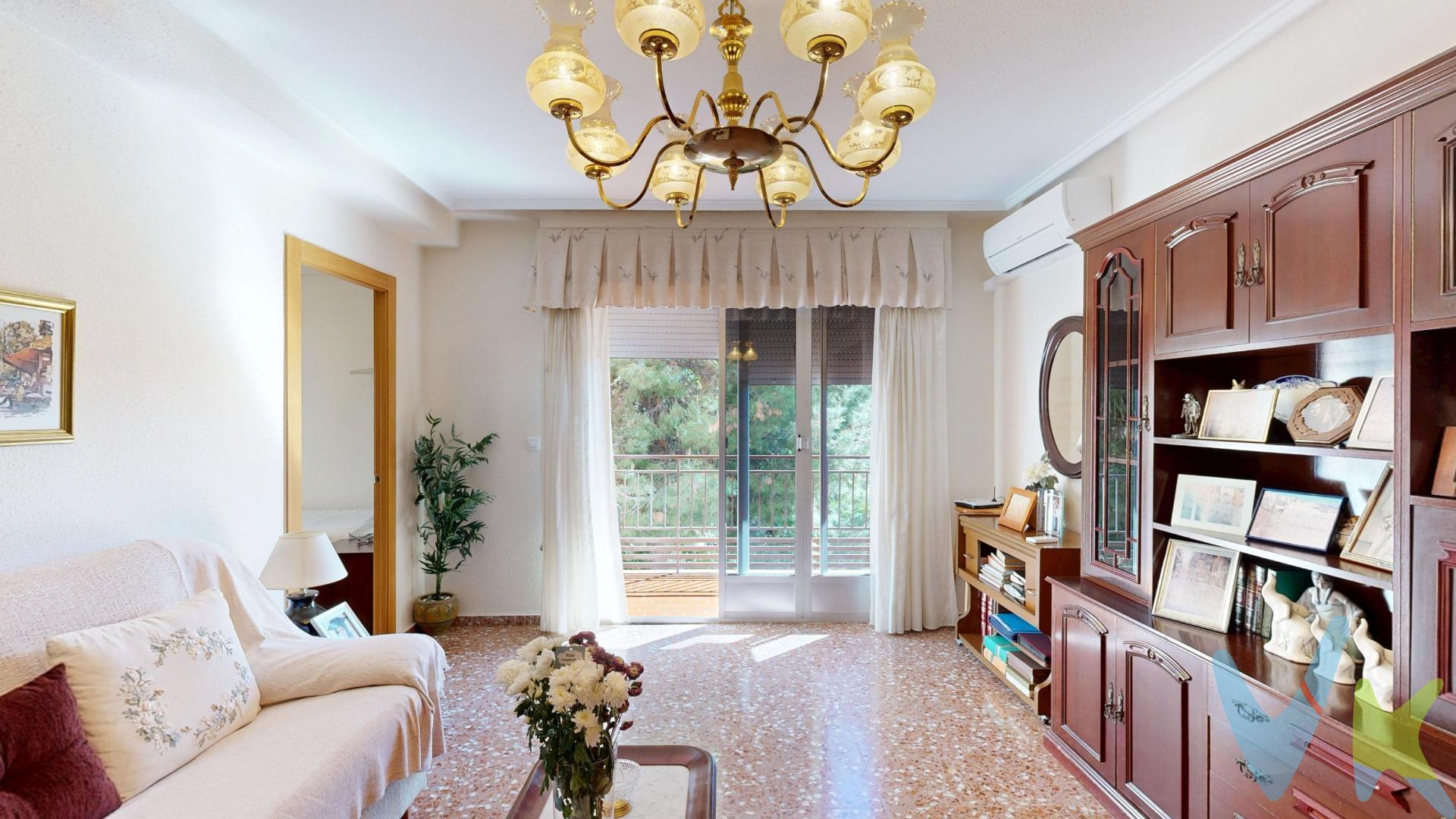 Atención inversores. Sale al mercado una fantástica oportunidad para rentabilizar su capital: la venta de la nuda propiedad de un piso muy luminoso, amplio y excelentemente ubicado en la céntrica y demandada calle Juan Fernández. Se trata de un producto diseñado específicamente para el perfil inversor. Al adquirir la nuda propiedad, usted compra el inmueble a un precio significativamente inferior a su valor de mercado, mientras que los actuales propietarios (usufructuarios) mantienen el uso y disfrute de la vivienda. Valor oficial de tasación de la vivienda: 175.000 €. ¡Una inversión segura con alta revalorización a futuro!. Características principales de la vivienda:. Distribución amplia y funcional: Cuenta con 4 dormitorios, perfectos para adaptarse a cualquier necesidad futura. Baños: Dispone de 1 baño completo y 1 aseo de cortesía. Totalmente exterior y soleado: Al ser una vivienda haciendo esquina, disfruta de una excelente ventilación cruzada y abundante luz natural durante todo el día. Zonas de exterior: Disfruta de dos magníficos balcones, ideales para aprovechar el buen clima. Zona de servicio: Cocina independiente totalmente equipada, con acceso directo a una práctica galería/lavadero. Estado de conservación: La vivienda se encuentra en muy buen estado y extremadamente cuidada, lista para el futuro sin necesidad de grandes reformas inmediatas. Detalles del edificio y ubicación:. Accesibilidad y confort: La finca está perfectamente mantenida y dispone de dos ascensores nuevos recientemente instalados, garantizando la máxima comodidad y revalorizando el edificio. Ubicación inmejorable: Situada en la calle Juan Fernández, rodeada de todos los servicios esenciales, comercios, transporte público, colegios y zonas de ocio. Nota para el inversor: Los usufructuarios un matrimonio de 92 y 90 años. No deje escapar esta fantástica oportunidad de inversión patrimonial en una de las mejores zonas. Contáctenos hoy mismo para solicitar más información, conocer las condiciones de la operación o concertar una visita. Para finalizar, queremos ofrecerte una experiencia inmobiliaria basada en calidad, cercanía y profesionalidad. Al contactar con nosotros, actuaremos como intermediarios, evitando molestias a la propiedad y acompañándote en todo el proceso, facilitándote la información y documentación necesarias para una compra cómoda y sin complicaciones. A continuación, te informamos de los gastos de compra no incluidos en el precio, para garantizar un proceso claro y tranquilo:. PVP: 135.000€. No incluye gastos, impuestos y demás gastos que legalmente correspondan al comprador: ITP del 7,75% con carácter general; existen excepciones según normativa aplicable (1). Base imponible el mayor valor entre el precio de venta o el valor referencia catastral. Gastos Notaría y Registro: 5.870€ aprox. según complejidad y aranceles vigentes (2). Financiación: gastos de hipoteca, tasación y gastos bancarios a cargo del comprador, según su necesidad y elección. Servicio doble de intermediación: Honorarios inmobiliaria a cargo del comprador: 3% precio final, más IVA (21%), salvo acuerdo contrario tras negociación, no incluidos en PVP. Operación y condiciones de compraventa sujeta a aceptación expresa del vendedor. Para acceder a información y documentación legalmente exigible por el consumidor: gesprocasa.es/consumidor. (1) Para una información exhaustiva sobre el funcionamiento, tipos impositivos y bonificaciones del ITP en la Región de Murcia, puedes consultar el portal oficial de la Agencia Tributaria Autonómica en el siguiente enlace: agenciatributaria.carm.es/ITPAJD. (2) Tarifas notariales y registrales reguladas en Anexo I Del Real Decreto 1426/1989 y, Anexo I Del Real Decreto 1427/1989, respectivamente.