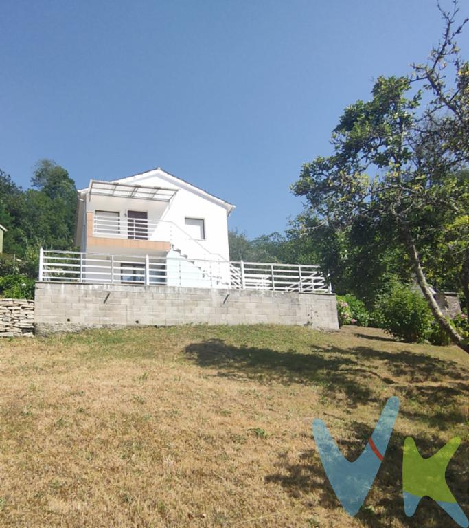 Vive la magia del Parque Natural de Redes  Finca con cabaña en Rioseco (Sobrescobio)

¿Imaginas despertar rodeado de montañas, escuchando solo el canto de los pájaros y el murmullo de un río cercano?
En pleno corazón del Parque Natural de Redes, declarado Reserva de la Biosfera por la UNESCO, te espera esta finca con cabaña: un rincón donde el tiempo se detiene y la naturaleza se convierte en tu hogar.

La cabaña dispone de 2 habitaciones, baño completo y aseo, además de barbacoa para disfrutar de comidas al aire libre y preinstalación eléctrica para placas solares, que te permitirá aprovechar la energía limpia y sostenible.
El acceso se realiza en coche por pista de hormigón, lo que te permitirá llegar cómodamente durante todo el año.

Por qué te enamorará:

Un entorno natural espectacular, rodeado de bosques, montañas y rutas de senderismo que invitan a explorar.

Privacidad y tranquilidad absolutas, pero con la comodidad de tener Rioseco y todos sus servicios muy cerca.

Un lugar donde disfrutar de las cuatro estaciones: la nieve en invierno, los verdes intensos de la primavera, los colores del otoño y la frescura del verano asturiano.

Espacios para compartir con familia y amigos, con la barbacoa como punto de encuentro.

El Parque Natural de Redes, uno de los tesoros mejor conservados de Asturias, será tu jardín.

Ubicación:

A solo unos minutos del embalse de Rioseco y del centro de la localidad.

Muy bien conectada con Oviedo y el área central de Asturias.

Si tu sueño es tener tu propio refugio en plena naturaleza, rodeado de belleza y serenidad, esta finca es una oportunidad única.

Llámanos y ven a descubrirlo.
En cuanto pongas un pie aquí, te enamorarás para siempre.