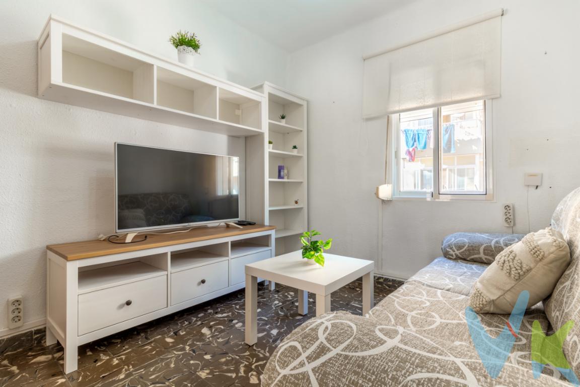 Te presentamos este piso en la zona de Nuevo Centro, en Puerto de Sagunto, una opción práctica para quienes buscan una vivienda funcional, bien ubicada y con posibilidades de adaptación a distintas necesidades.Situado en una segunda planta y sin ascensor , cuenta con 56 m² construidos distribuidos de forma eficiente, aprovechando al máximo cada espacio. La vivienda dispone de tres habitaciones con buena entrada de luz natural,una de ellas en este momento usada de comedor, lo que permite utilizarlas tanto como dormitorios como para otros usos, como despacho, vestidor o zona de estudio, según lo que necesites en cada momento.El salón-comedor ofrece un espacio cómodo para el día a día, con una distribución abierta que facilita la entrada de luz y aporta sensación de amplitud dentro de la vivienda. Es un entorno adecuado tanto para el descanso como para compartir tiempo con familiares o amigos.Uno de los puntos a destacar es el balcón, que añade un espacio exterior donde puedes tomar aire, leer o simplemente desconectar. Este pequeño extra contribuye a hacer la vivienda más agradable en el uso diario.En cuanto al estado del inmueble, se encuentra bien conservado, lo que te permite entrar a vivir desde el primer momento si lo deseas, o bien realizar mejoras de forma progresiva para adaptarlo a tu estilo personal.La ubicación es otro de sus puntos fuertes. Estarás en una zona con buena conexión de transporte público, lo que facilita los desplazamientos a otras áreas. Además, en el entorno cercano encontrarás supermercados, pequeños comercios, servicios básicos y opciones de restauración, todo a pocos minutos a pie, lo que aporta comodidad al día a día.El edificio se sitúa en un entorno tranquilo, con un ambiente vecinal agradable, lo que lo convierte en una opción adecuada tanto para vivir como para invertir.En conjunto, se trata de una vivienda versátil, con una distribución funcional y en una ubicación que facilita la vida diaria. Puede encajar tanto si estás buscando tu primera vivienda como si valoras una propiedad con potencial a medio plazo.Si quieres más información o prefieres visitarlo para valorar sus posibilidades en persona, puedes ponerte en contacto y te ayudaremos en todo el proceso.------------------------------------------------------------------------------------------------------------------------------------------------------------------------------------------------------------------------------------------------------------------------------------------------------------------------------------------------------------------------------En nuestra agencia contamos con el distintivo de Agentes de Intermediación Inmobiliaria de la Comunitat Valenciana (Número de registro RAICV 1394) y cumplimos con todos los requisitos que debe tener un profesional del sector inmobiliario.Por mandato expreso del propietario, comercializamos este inmueble en exclusiva, lo que le garantiza el acceso a toda la información, a un servicio de calidad, un trato fácil, sencillo y sin interferencias de terceros. Si usted es agente inmobiliario y tiene un cliente para este inmueble, llámenos estaremos encantados de colaborar.  El precio indicado no incluye gastos ni otros conceptos. A tal efecto, se informa que al referido precio habrá que añadirle los gastos propios de la transmisión inmobiliaria, entre los que cabe enumerar los siguientes: honorarios notariales, impuesto al que se encuentre sujeta la transmisión (Impuesto sobre el Valor Añadido o Impuesto sobre Transmisiones Patrimoniales y Actos Jurídicos Documentados, según el caso), gastos de inscripción en el Registro de la Propiedad y honorarios de intermediación de la agencia inmobiliaria.  ¿Qué te ofrecemos en nuestra agencia?  - Honradez y transparencia- Agilizamos y hacemos más cómodo el proceso.  - ¡Nos ocupamos de todo! Cero preocupaciones.  - Recibe apoyo legal y fiscal durante todo el proceso.  - Experto inmobiliario 100% a tu lado.  - Asistencia post venta ¡Seguimos a tu lado!  Si deseas saber más, no dudes en ponerte en contacto con nosotros.  