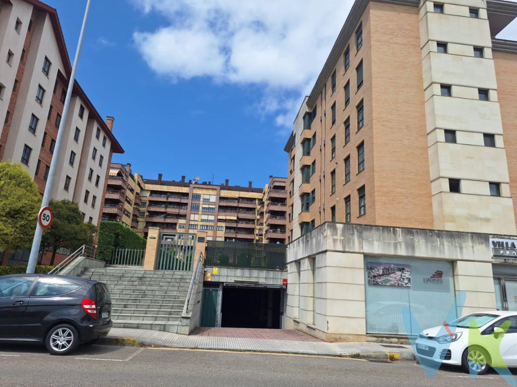 Se presenta una excelente oportunidad para adquirir un garaje en pleno centro de Viesques.Este atractivo garaje en venta dispone de 13 metros cuadrados útiles, que se encuentran optimizados para adaptarse a cualquier tipo de vehículo. Su diseño eficiente permite un acceso y estacionamiento cómodos, minimizando cualquier dificultad a la hora de maniobrar.Medidas de la plaza: 2,96 ancho 4,75 largoAdemás de servir como un refugio ideal para su coche, este espacio es perfecto para aquellos que buscan un lugar adicional para almacenamiento. Ya sea guardando bicicletas, motocicletas u otros artículos valiosos, los 13 metros cuadrados ofrecen flexibilidad para adaptarse a sus necesidades personales.No deje pasar esta excepcional oportunidad de inversión. Este garaje representa una oferta exclusiva en una ubicación inmejorable. Tanto si piensa en su uso personal como si ve en él una inversión segura y revalorizable, vale la pena considerarlo.Contamos con más de 35 años de experiencia acreditada y nuestro objetivo es garantizarle un servicio de compra humano, ético, de calidad, fácil y seguro. Nuestro equipo lo integran agentes con la titulación AIR (Agente Inmobiliario Registrado), somos CRS (Council of Residential Specialist) y API. (Agente de la Propiedad Inmobiliaria Colegiado nº248). Contamos con un seguro de Caución que nos permite garantizar el depósito de las cantidades entregadas por nuestros clientes.Te ayudamos con la financiación con las mejores condiciones hipotecarias hasta el 100%.Consulte en nuestras reseñas de Google lo que opinan los clientes que ya han trabajado con nosotros.El precio no incluye gastos de notaría, registro e impuesto de transmisiones.