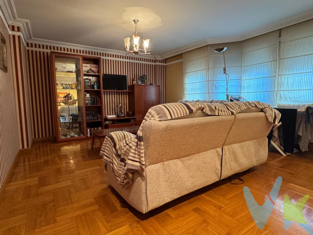 Casa unifamiliar en Villamediana de Iregua con garaje para 2 coches, merendero y gran terraza.Planta sótano: garaje para dos vehículos. Planta baja: merendero con entrada independiente, aseo y entrada a la vivienda. Planta primera: cocina, salón, baño y dormitorio. Planta segunda: 3 dormitorios. 2 baños. Dormitorio principal con vestidor y baño en suite. Planta ático: diáfano, con salida a la terraza y tomas para baño y gran dormitorio.Calefacción y agua caliente mediante caldera de gas. 