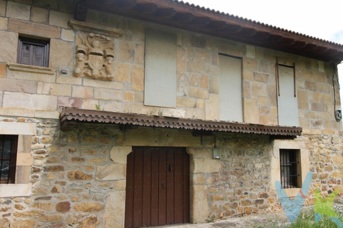 Gran Oportunidad de Inversión!!, en Puente Pumar, en la comarca de Polaciones, nos encontramos con esta casona en piedra que data del año 1922. Consta el conjunto de: vivienda con una superficie de 100m2, reformado completo su tejado,  contigüo se encuentra un corral de 200m2 y una cuadra de unos 140m2 de superficie, con un jardín de unos 600m2. Un conjunto con muchas posibilidades tanto para convertirlo en vivienda como en un hotel o apartamentos rurales por su enclave natural. En el corazón de la Reserva Nacional de SAja-Nansa, que cuenta con amplios bosques de hayas y robles, todo tipo de rutas de senderismo, donde podrás encontrarte desde lobos hasta venados, con su famosa berrea de Septiembre a Octubre. A 9 km de Tudanca, donde dispones de servicios básicos, y a 24 km de Puentenansa. Si tiene una  idea de negocio, ésta puede ser su oportunidad de llevarla a cabo!, No dude en solicitarnos información o en venir a visitarla.  