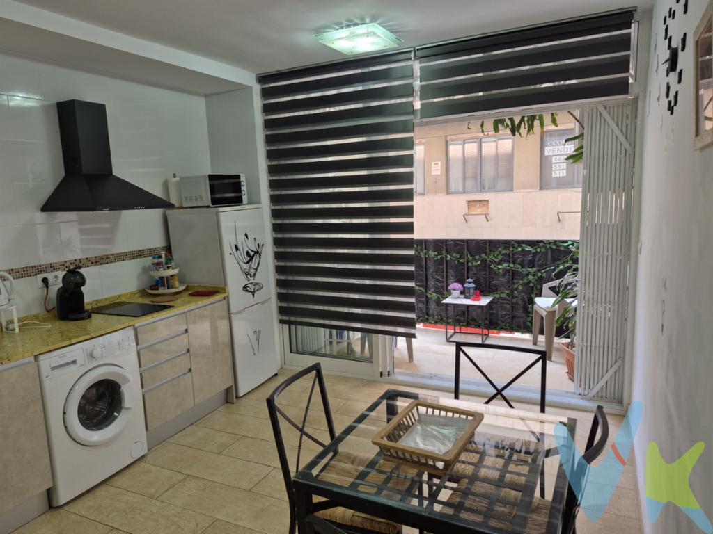 En pleno centro de la ciudad, a un paso de las torres de Quart y del mercado de Mossén Sorell, se vende piso todo exterior. Se trata de un espacio muy céntrico, con una agradable terraza de uso privativo y un balcón que da a la calle del Historiador Beuter, junto a la plaza de Vicente Iborra. Se vende amueblado, con los electrodomésticos y equipado con aire acondicionado. Si deseas visitarlo, no lo dudes más y llámanos.  *Gastos e impuestos no incluidos en el precio.*Este anuncio tiene carácter meramente informativo.De haber un plano, este será puramente orientativo y no vinculante.  