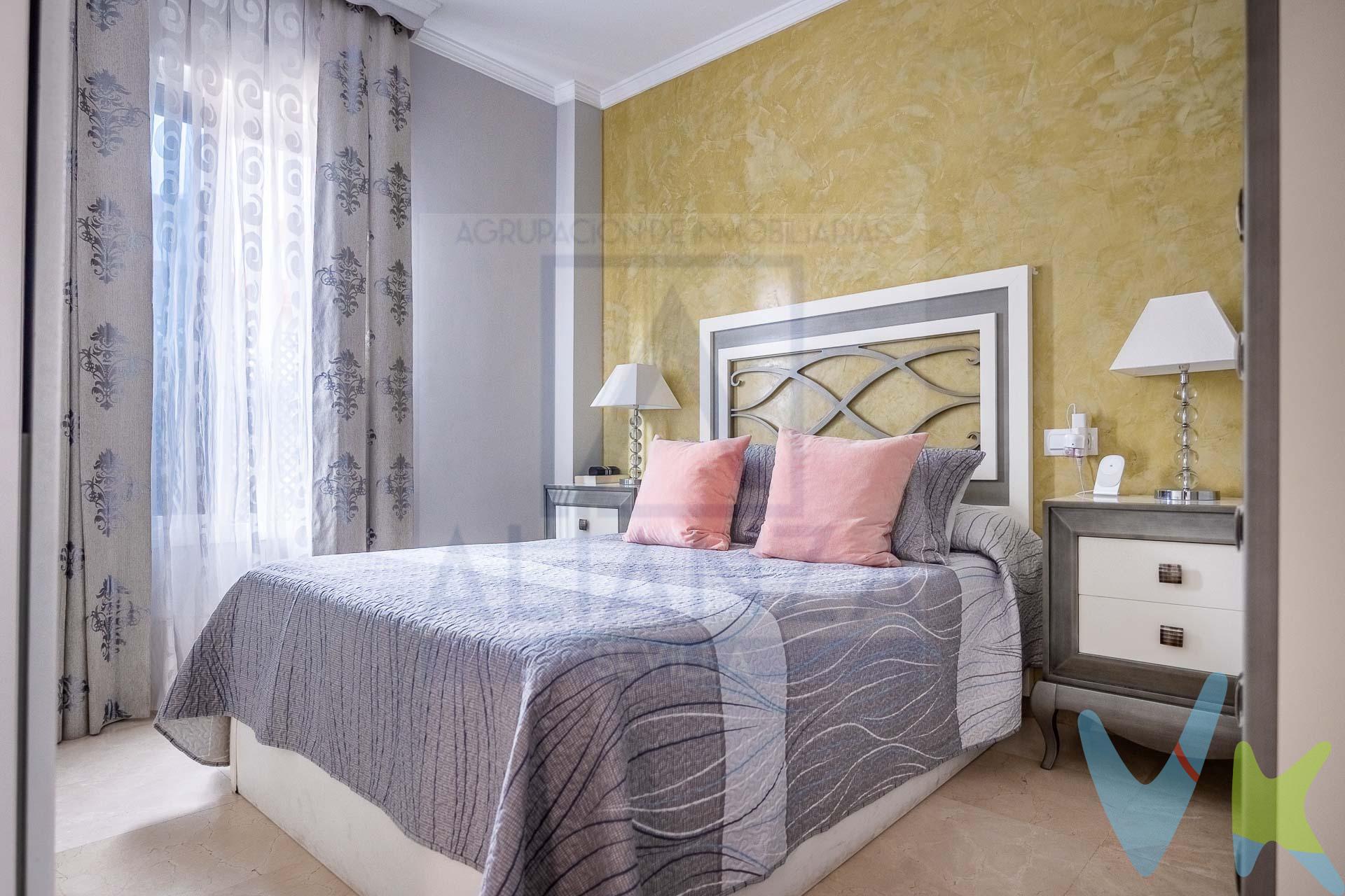 🏠 ¡TU REFUGIO DE LUJO EN EL CORAZÓN DE CAMAS!. Planta baja, Calidades Premium y Cero Preocupaciones. Buscas la comodidad de vivir en una planta baja sin renunciar al diseño y la modernidad? . Esta propiedad, construida en 2008, combina materiales de primera, con una ubicación estratégica en pleno centro de Camas (Sevilla). Olvídate de las reformas: está lista para entrar a vivir. ✨ LO QUE HACE ESPECIAL A ESTA VIVIENDA: . Ubicación Imbatible: Todo lo que necesitas a pie de calle. Comercios, centros de salud y transporte público a un paso de tu puerta. Confort Térmico y Acústico: Ventanas de aluminio con Climalit polarizado. Disfruta del silencio absoluto y de una temperatura ideal durante todo el año. Acabados de Lujo: Elegancia en cada rincón con suelos de mármol y carpintería interior de roble macizo. Luz y Ventilación: Diseño inteligente con doble orientación (fachada a dos calles), garantizando aire puro y luz natural en todas las estancias. 📐 DISTRIBUCIÓN Y DETALLES:. Dormitorios: 3 Habitaciones amplias, exteriores y llenas de luz. Baños: 2 Baños completos con diseño contemporáneo. Salón acogedor y cocina independiente totalmente amueblada. Trastero privado en buhardilla y acceso a azotea comunitaria. "Esta no es solo una casa, es la decisión de vivir mejor.". No pierdas la oportunidad de visitar una de las mejores propiedades de la zona. Ideal para quienes buscan accesibilidad total, seguridad y una inversión sólida en una edificación joven. 📞 ¡Contacta ahora y agenda tu visita!. En cumplimiento de las obligaciones de información previstas Disp. final 3ª de la Ley 10/2025, de 28 de diciembre, de servicios de atención a la clientela y transparencia, así como en la normativa sectorial vigente, y RD 218/2005 de Inf. de la Junta de Andalucía, el precio indicado no incluye los gastos e impuestos inherentes a la adquisición, los cuales se desglosan estimados o con posibilidad de calcularlos a continuación; los gastos más ajustados serán dados en el D.I.A. en la visita a inmuebles, o antes. *Gastos de Notaría: La Minuta se calculará según al arancel notarial oficial: Anexo I, del Real Decreto 1426/1989, de 17 de noviembre. Enlace: notariared.com/calculadora-gastos-compra-vivienda/. *Gastos de Registro de la Propiedad: La inscripción se facturará según el arancel oficial: ANEXO I, del Real Decreto 1427/1989, de 17 de noviembre. Igual enlace anterior . *Gastos de Gestión (Gestoría): Los honorarios por la tramitación administrativa, liquidación de impuestos e inscripción registral ascienden de forma estimativa a [363 € aprox.] (IVA incluido), aunque depende de cada caso, y su dificultad. *Honorarios Agencia del Vendedor: incluidos en el PVP. *Honorarios Agencia del comprador: La agencia prestará los servicios de información, asesoramiento y acompañamiento previstos en el Encargo de Servicios y en el D.I.A. Si solicita servicios adicionales o personalizados, sus honorarios serán informados previamente, de forma individualizada y por escrito, conforme a la libertad de pactos y a la normativa vigente. *Si necesita Financiación, su banco le informará. *Impuesto sobre Transmisiones Patrimoniales (ITP): Se aplicará el tipo impositivo vigente en Andalucía (generalmente el 7%, sin perjuicio de tipos reducidos del 6%. 3,5%,  etc,  aplicables según las circunstancias personales del comprador o las características del inmueble). El impuesto se devenga sobre el superior entre: 1.- Valor de Referencia de Catastro; y  2.- Precio de venta. Puede calcular su situación personal en el portal oficial de la A.T. de Andalucía. enlace: juntadeandalucia.es/organismos/economiahaciendayfondoseuropeos/areas/tributos-juego/tributos/paginas/impuestos-cedidos-transmisiones.html