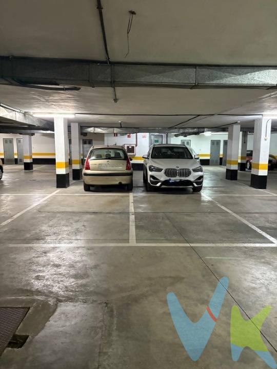 Disponible plaza de garaje situada en la planta sótano de la Calle Diderot 23, en una de las zonas con mayor demanda y escasez de aparcamiento de Las Palmas de Gran Canaria. Puntos fuertes de la propiedad:. - Accesibilidad óptima: Dispone de una rampa de entrada y salida con pendiente moderada, facilitando el tránsito de vehículos de diferentes perfiles. - Maniobrabilidad: El diseño del garaje permite un estacionamiento fluido, con pasillos de circulación amplios que minimizan las maniobras necesarias. - Seguridad y Confort: Instalaciones cuidadas en un edificio moderno, con puerta automática operativa mediante mando a distancia y acceso peatonal independiente. - Ubicación Estratégica: Emplazamiento clave a escasos minutos de la zona comercial de Mesa y López y el entorno de Las Canteras, lo que la convierte en una opción excelente tanto para uso personal como para inversión por su alta rentabilidad en alquiler. Una solución definitiva a los problemas de estacionamiento en el barrio, garantizando la protección y conservación de su vehículo. 