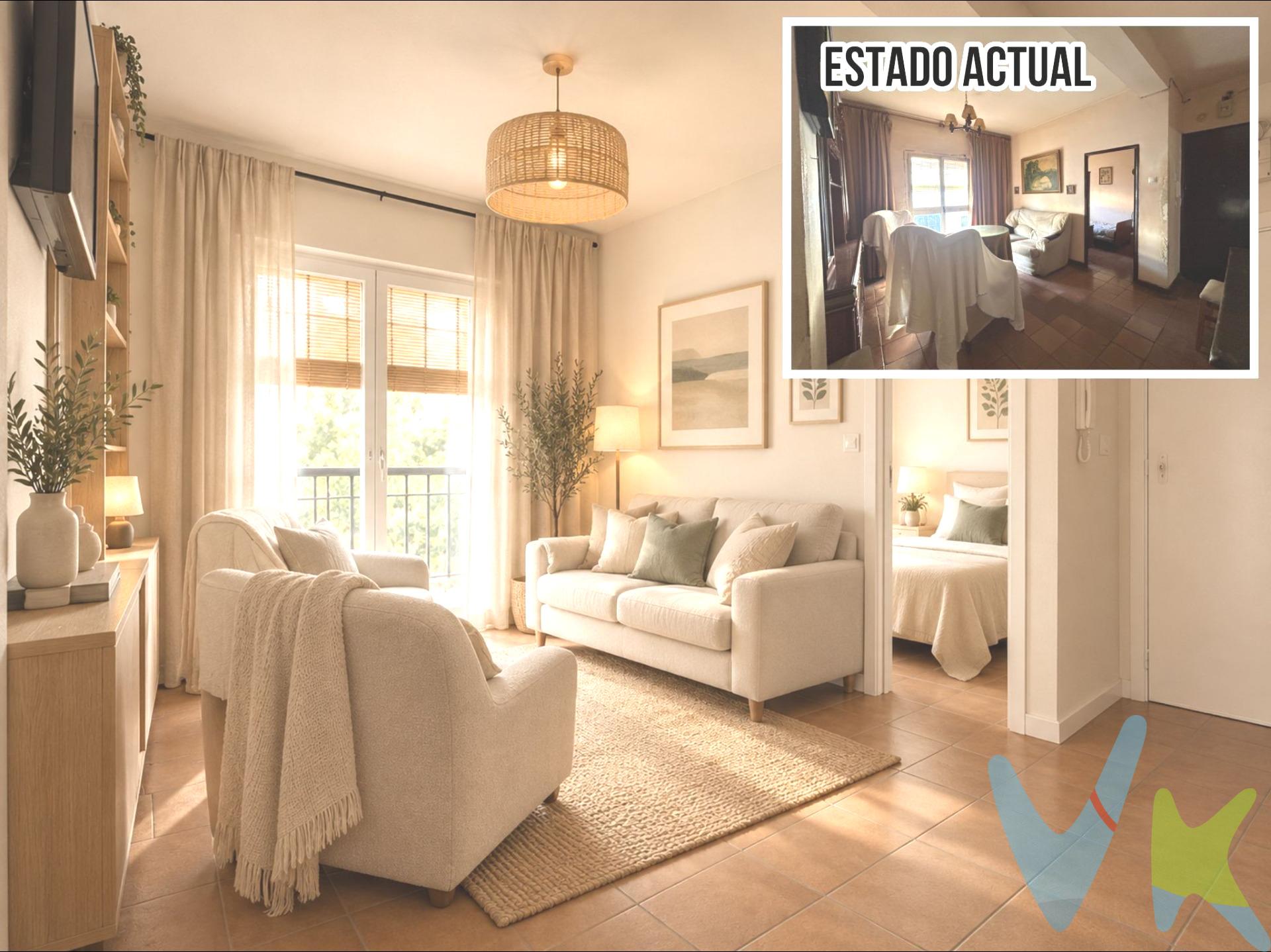 Si hay algo que no se puede cambiar en una vivienda es su ubicación. Y precisamente ahí está el gran valor de este piso. Situado en una zona estratégica de Sevilla, se encuentra muy próximo a las facultades de Derecho, ADE y Psicología de la US, convirtiéndolo en una opción especialmente interesante tanto para vivienda habitual como para quienes busquen un inmueble con potencial de inversión. Además, cuenta con excelentes comunicaciones, con acceso cercano a Cercanías, Metro de Sevilla y Metrocentro, facilitando los desplazamientos hacia prácticamente cualquier punto de la ciudad. A ello se suma su proximidad a Nervión, uno de los principales núcleos comerciales, empresariales y de oficinas de Sevilla. La vivienda dispone actualmente de 59 m² construidos, distribuidos en un dormitorio doble, dos dormitorios individuales, salón, cocina, baño y terraza. El edificio cuenta además con ascensor. El inmueble necesita una reforma integral, pero precisamente esto supone una de sus principales oportunidades: permite diseñar una vivienda moderna desde cero y adaptar completamente la distribución, instalaciones y acabados a las necesidades de su nuevo propietario. Al tratarse de una vivienda de dimensiones contenidas, el alcance económico de la reforma puede ser más controlable que en inmuebles de mayor superficie. Podemos presentarte hasta 2 presupuestos cerrados con diferentes opciones de obra. Una vivienda para quien prefiera invertir en aquello que realmente permanece: una gran ubicación, excelentes comunicaciones y la posibilidad de crear una vivienda completamente a su medida. Disponible para visitas. En cumplimiento de las obligaciones de información previstas en la Ley 10/2025, de 28 de diciembre, de servicios de atención a la clientela y transparencia, así como en la normativa sectorial vigente, el precio indicado no incluye los gastos e impuestos inherentes a la adquisición, los cuales se desglosan estimados o con posibilidad de calcularlos a continuación; los gastos más ajustados serán dados en el D.I.A. en la visita a inmuebles, o antes. *Gastos de Notaría: La Minuta se calculará según al arancel notarial oficial: Anexo I, del Real Decreto 1426/1989, de 17 de noviembre. Enlace: https://notariared.com/calculadora-gastos-compra-vivienda/. *Gastos de Registro de la Propiedad: La inscripción se facturará según el arancel oficial: ANEXO I, del Real Decreto 1427/1989, de 17 de noviembre. Igual enlace anterior . *Gastos de Gestión (Gestoría): Los honorarios por la tramitación administrativa, liquidación de impuestos e inscripción registral ascienden de forma estimativa a [363 € aprox.] (IVA incluido), aunque depende de cada caso, y su dificultad. *Honorarios Agencia del Vendedor: incluidos en el PVP. *Honorarios Agencia del comprador: 3% + IVA (21%) no incluidos en el precio. La agencia prestará los servicios de información, asesoramiento y acompañamiento previstos en el Encargo de Servicios y en el D.I.A. Si solicita servicios adicionales o personalizados, sus honorarios serán informados previamente, de forma individualizada y por escrito, conforme a la libertad de pactos y a la normativa vigente. * Si necesita Financiación, su banco le informará. * Impuesto sobre Transmisiones Patrimoniales (ITP): Se aplicará el tipo impositivo vigente en Andalucía (generalmente el 7%, sin perjuicio de tipos reducidos del 6%. 3,5%,%,  etc,  aplicables según las circunstancias personales del comprador o las características del inmueble). El impuesto se devenga sobre el superior entre: 1.- .- Valor de Referencia de Catastro; y  2.- Precio de venta. Puede calcular su situación personal en el portal oficial de la A.T. de Andalucía, enlace: https://www.juntadeandalucia.es/organismos/economiahaciendayfondoseuropeos/areas/tributos-juego/tributos/paginas/impuestos-cedidos-transmisiones.html.  