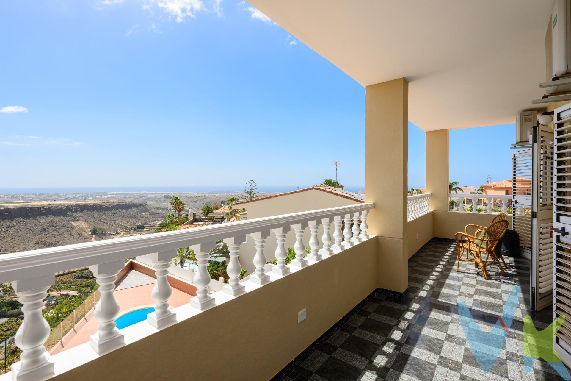 Chalet independiente con piscina y vistas al mar en Montaña la Data:. ¿Sueñas con abrir la puerta de la terraza y que la belleza de Gran Canaria esté a tus pies? ¿Desea una vista despejada al mar y a las montañas? No sueñe más - esta sensación puede convertirse en una realidad. En Montaña la Data hay una encantadora propiedad que reúne todos estos atributos .. Se vende un chalet independiente con piscina privada. La propiedad con orientación sur impresiona por su tamaño y luminosidad. La casa se compone de una vivienda principal de 2 plantas y un estudio en el sótano (con entrada independiente) más un amplio trastero. . Este fantástico chalet está situado en una urbanización en una calle muy tranquila. Detrás del portal se encuentra  el garaje, así como una ducha exterior y una lavandería que sirve además, como un segundo trastero. Al entrar, el chalet se muestra en todo su esplendor y ofrece mucha privacidad. ¡Usted quedará encantado!. PLANTA BAJA (89 m² superficie útil, aprox. 100 m² construidas): En la entrada hay un hall y un aseo. Escaleras internas conectan las 2 plantas. Le espera un luminoso salón con zona de comedor (con aire acondicionado). Se añade una amplia cocina semi-independiente con isla, con propio acceso al exterior.  . DESTACA: la terraza delantera ofrece una vista despejada al mar y a los barrancos, ¡es impresionante! La piscina privada se encuentra a sus pies. 1a PLANTA (79 m² superficie útil, aprox. 100 m2 construidas): Cuenta con 2 dormitorios dobles con aire acondicionado, 2 cuartos de baño y una habitación convertida en oficina. Los dormitorios disponen de armarios empotrados y acceso directo a la terraza, que ofrece unas impresionantes vistas al mar y a la montaña. SÓTANO bajo rasante (56 m² superficie útil, aprox. 73 m² construidas) con un estudio de invitados. Dispone de un salón-dormitorio (con aire acondicionado) con cocina integrada y un cuarto de baño. Al lado, hay un amplio trastero. Además, en el exterior, hay un área para tenderetes cubierto con barbacoa - el sitio ideal para celebrar fiestas con familia y amigos. LA GUINDA DEL PASTEL es la piscina privada integrada que promete relajantes y refrescantes horas de sol. Al fondo está el bonito chalet con sus terrazas y columnas. La fachada de la casa puede desafiar el clima tropical, ya que está revestida con fibra COTEGRAN, resistente y de alta calidad. Se acaban los gastos en pintura cada 5 años .. El chalet se vende amueblado (incl. electrodomésticos). ¿Puede resistirse a esta propiedad? Las terrazas con las vistas despejadas al mar y a la montaña transmiten una sensación de vacaciones. El desayuno al aire libre por la mañana, un refrescante baño en la piscina por la tarde y una copa de vino o una barbacoa por la noche, rodeado de un paisaje impresionante, ¿no le parece tentador?. Montaña la Data se encuentra en el municipio turístico de San Bartolomé de Tirajana. Ubicado en un entorno natural impresionante,  en una urbanización que combina tranquilidad y privacidad pero a su vez muy próximo a destinos turísticos. La posición elevada garantiza vistas despejadas. Playa del Inglés, Maspalomas, Meloneras o el Palmitos Park están a unos 10 minutos en coche. ¿Está entusiasmado con este chalet de ensueño? Esta propiedad es una gran oportunidad de inversión y tiene mucho potencial. No lo dude y pónganse en contacto con nosotros. ¡Esta joya pronto podría ser suya! . El precio no incluye impuestos y gastos de la compraventa: Impuesto de Transmisiones Patrimoniales (6,5%), honorarios de Notario, Registro de la Propiedad y gestoría. La oferta se sujeta a errores, cambios de precio, omisión y/o retirada del mercado sin aviso previo.