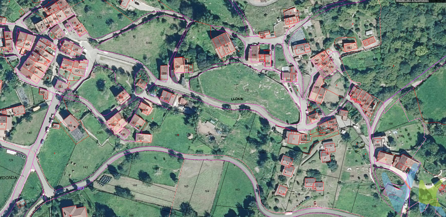 Muy cerca de Cantabria, en Llonín, preciosa parroquia de Peñamellera Alta, en Asturias, tenemos para la venta esta bonita parcela en la que se puede construir una vivienda de hasta 200m² en dos plantas, donde podrás crear tu hogar o tener una segunda residencia.La parcela, en plena naturaleza, tiene buen acceso rodado y todos los servicios al lado.Esta encantadora aldea junto al río Cares, se encuentra al sur de la Sierra del Cuera, inmersa en Los Picos de Europa, y está a tan solo 25 minutos de la playa.Cuenta con un entorno y unas vistas espectaculares, donde podrá desconectar y disfrutar de la naturaleza en un ambiente de tranquilidad total lejos del ruido de la ciudad.No dudes en ponerse en contacto con nosotros y no te arrepentirás!!!