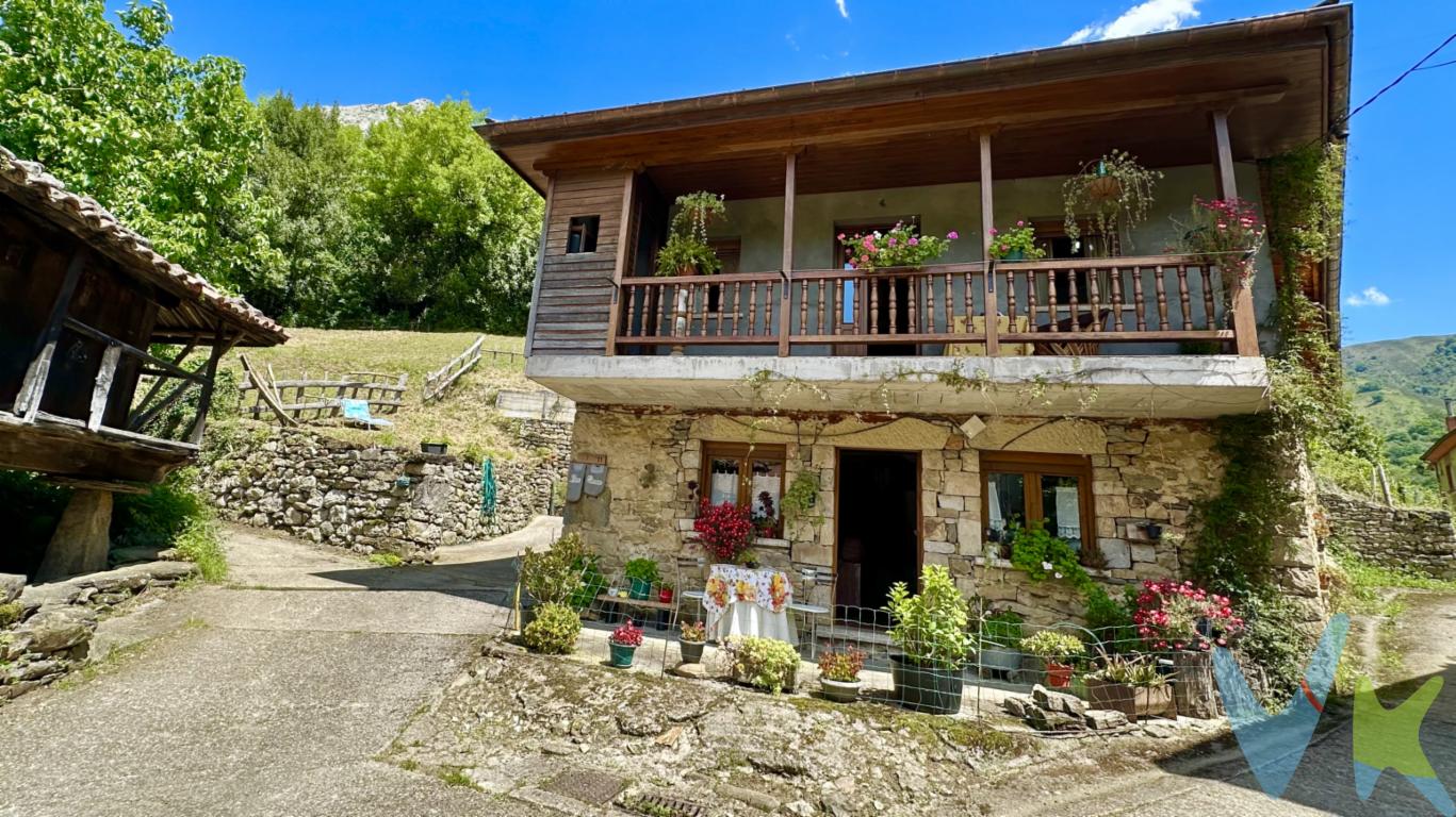Ubicada en una zona rural tranquila, combina la privacidad y el contacto con la naturaleza con la comodidad de disponer de todos los servicios cercanos: colegios, supermercados, centro de salud, farmacia y transporte público.La vivienda principal se distribuye en dos plantas y cuenta con un amplio salón con chimenea y cocina americana integrada, creando un espacio cálido y luminoso ideal para disfrutar en familia o con amigos.Dispone además de:* 2 dormitorios con vestidor * 2 baños completos * Tradicional corredor asturiano * Parcela privada * Vistas despejadas al Monsacro.La propiedad incluye también un edificio anexo destinado a garaje, con doble altura y múltiples posibilidades de uso: almacenaje, taller, estudio o futura ampliación..Gastos e impuestos no incluidos en el precio. A título orientativo, en segundas transmisiones, el comprador abonará el Impuesto sobre Transmisiones Patrimoniales (ITP). Para consultar los porcentajes del ITP en Asturias puede hacerlo a través de la web oficial de servicios tributarios del Principado de Asturias https://sede.tributasenasturias.es/sites/sede/default/es_ES/Que-quieres-hacer/Transmisiones-Patrimoniales-y-AJD. La base imponible será el mayor valor entre precio de compraventa, tasación o valor de referencia catastral. Gastos de notaría y registro aranceles variables según precio, número de copias y complejidad). El comprador escoge libremente notario. El vendedor asume, por ley, los gastos que le correspondan, salvo pacto en contrario. Si se precisa hipoteca: Tasación, condiciones y costes bancarios según entidad elegida por el comprador; así como los gastos de gestoría y cualesquiera otros inherentes a la formalización de la compraventa. De acuerdo con la ley, no se incluyen en el precio otros gastos o tributos que legalmente correspondan al comprador.Honorarios de intermediación inmobiliaria a cargo del vendedor y honorarios de mediación inmobiliaria del 2% más I.V.A. a cargo del comprador. El consumidor tiene derecho, conforme a la normativa vigente, a disponer de información y documentación adicional relativa al inmueble y condiciones de la compraventa, accesible en la sede física de la agencia en la calle Corín Tellado 1 bajo de Gijón o a través del correo electrónico info@tufincagestion.com. La agencia actúa exclusivamente como intermediaria en la operación. Cualquier compraventa y sus condiciones quedan sujetas en todo caso a la aceptación expresa del vendedor del inmueble y a la posterior formalización del correspondiente contrato. El presente anuncio tiene carácter meramente informativo; la información suministrada se corresponde con la disponible a la fecha de publicación, pudiendo variar en función de las circunstancias o actualizaciones legales, contractuales y fiscales.