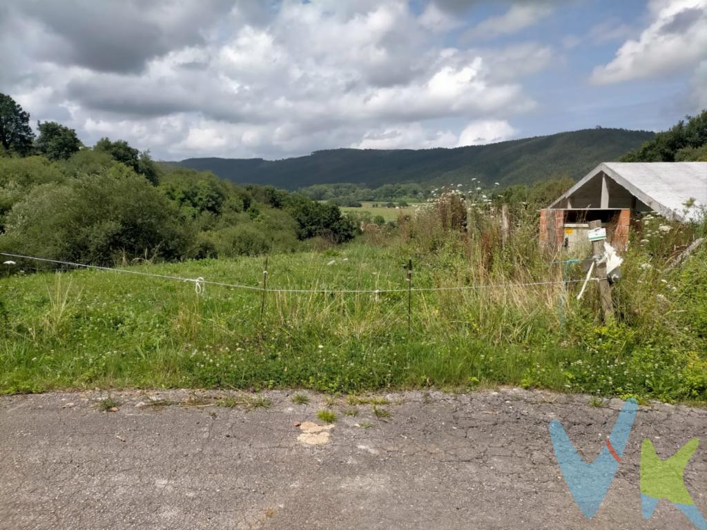 FABULOSA FINCA URBANA EN BARCENILLA DE PIELAGOS.El terreno tiene unas dimensiones de unos 12.000 m², ideal para poder construir mínimo dos viviendas. Cuenta con los suministros de luz y agua a pie de finca. Tiene vistas despejadas al valle con ligera pendiente en algunas zonas.Ubicada en zona tranquila, muy próxima a Renedo de Piélagos, donde encontrarás todos los servicios y a escasos 10 minutos de la Autovía A8.Si quieres construir la casa de tus sueños, aquí tienes tu oportunidad!!!!Consúltanos!!!