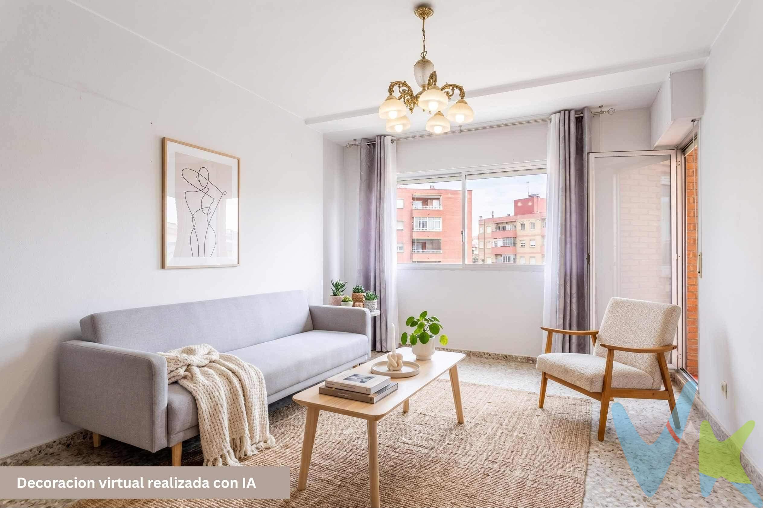 Piso con garaje. En c/ San Martín de Cillas, San José, . En esta tercera planta con vistas despejadas, disfrutarás de esa sensación de amplitud y luz natural que tanto escasea en la ciudad. El salón conecta directamente con una pequeña terraza . El rincón perfecto para ese café de la mañana o para crear un oasis urbano de plantas . El piso, cuenta con 3 dormitorios y 1 baño, tienes los metros cuadrados ideales para reformar sin desperdiciar espacio. ¿Prefieres un concepto abierto de cocina-salón? Aquí puedes hacerlo. Cuenta con calefacción central,  que garantiza calidez en todo el hogar sin sorpresas en las facturas individuales de mantenimiento. En el precio se incluye una plaza de garaje en edificio anexo. Contacta ahora para concertar una visita. *** Gastos e impuestos no incluidos. A título orientativo, en segundas transmisiones, el comprador abonará: Impuesto sobre Transmisiones Patrimoniales (ITP), tipo general en Aragón al 8% (*). Base de cálculo: mayor valor entre precio de compraventa o valor de referencia catastral. Gastos de Notaría y Registro: Aranceles variables según precio, número de copias y complejidad; cálculo según tarifas normativas. Si se precisa hipoteca: Tasación, condiciones y costes bancarios según entidad elegida por el comprador; así como gastos de gestoría y cualesquiera otros inherentes a la compraventa. No se incluyen otros gastos o tributos que puedan por Ley corresponder al comprador. Operación sujeta a doble mediación. Existen honorarios a cargo del comprador, salvo pacto en contrario, no incluidos en PVP. El consumidor conforme a la normativa vigente podrá solicitar información y documentación adicional relativa al inmueble, sus características, condiciones de la operación y del servicio de mediación en la oficina y/o a través de nuestro teléfono de contacto o mail. La agencia actúa exclusivamente como intermediaria en la compraventa, cuyas condiciones, en todo caso, estarán sujetas a la aceptación expresa del vendedor del inmueble y posterior formalización del contrato. La información suministrada se corresponde con la disponible a la fecha de publicación, pudiendo variar en función de las circunstancias o actualizaciones legales, contractuales y fiscales. Anuncio de carácter meramente informativo. Para una información exhaustiva sobre el funcionamiento, tipos impositivos y bonificaciones del ITP en Aragón, puede consultar el portal oficial de la Agencia Tributaria Autonómica. Tarifas notariales y registrales reguladas en el Anexo I del Real Decreto 1426/1989 y Anexo I del Real Decreto 1427/1989, respectivamente. Anuncio no vinculante, puede contener errores.