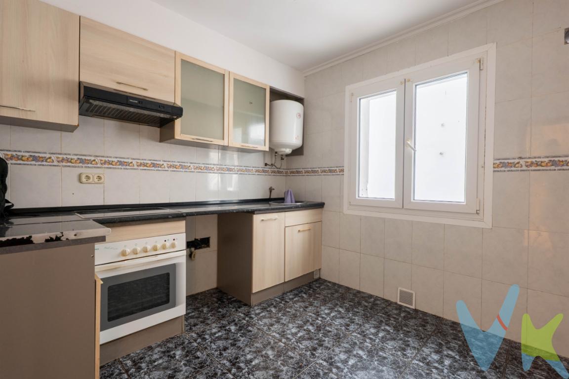 Ponemos a la venta esta fantástica oportunidad de adquirir una vivienda a muy buen precio en la zona Oeste de Gijon. Se trata de una vivienda de 3 dormitorios salón cocina y baño, una segunda planta, con bastante luz y muy  buenos huecos. Ideal para un inversor o para hacer tu primera independencia. En un barrio totalmente consolidado con todos los comercios y locales a tu alcance. Que decir de los centros educativos alrededor de la vivienda, para hacer más comoda tu estancia. No lo dudes más y ven a visitar esta gran inversión. No te defraudará.En el precio final no están incluidos el Impuesto de Transmisiones Patrimoniales ni los Gastos de Notaría y Registro.