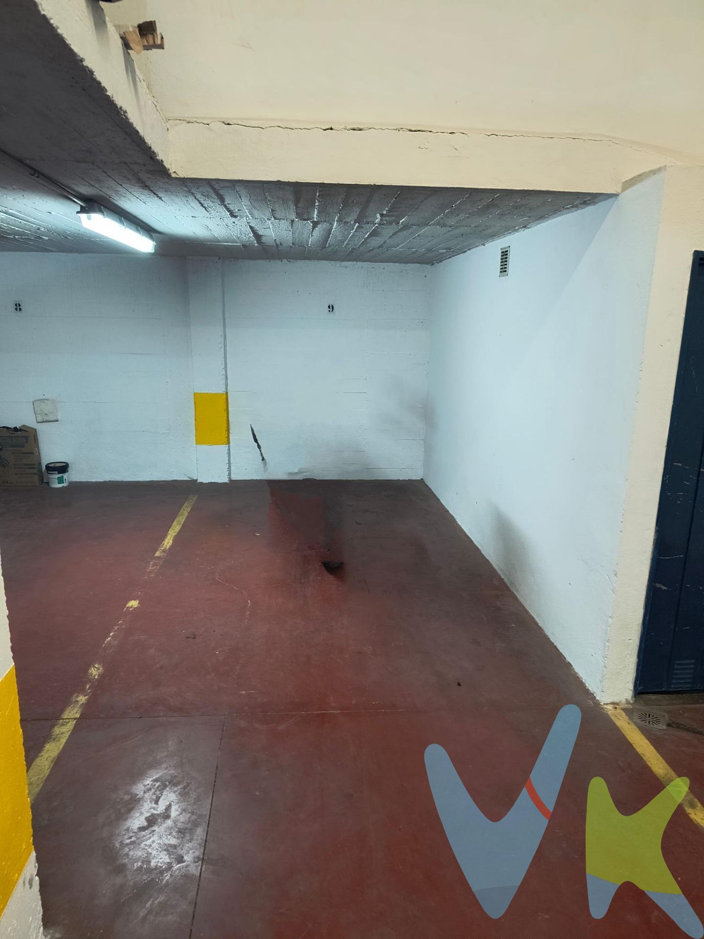 Se vende garaje CERRADO POR AMBOS LADOS. Ofrecemos en venta un amplio garaje cerrado de aproximadamente 19 metros cuadrados, ubicado en una zona tranquila y de fácil acceso en la calle San Gil, muy cerca de la concurrida calle Real. Este garaje destaca por:. Amplitud: Su tamaño permite una cómoda maniobrabilidad. Ubicación: Zona residencial con supermercados cercanos. Seguridad: Posibilidad de instalar un sistema de cierre. ¡No pierdas esta oportunidad de adquirir un garaje en una ubicación inmejorable!. -------Informamos a nuestros clientes de que los gastos de notaría, registro, gestoría, impuestos y los honorarios de la agencia no están incluidos en el precio. A su vez, disponemos del documento informativo abreviado de la propiedad (según decreto 218/2005, del 11 de octubre) y de seguro de caución, para la protección del dinero entregado como señal para la reserva de una propiedad-----