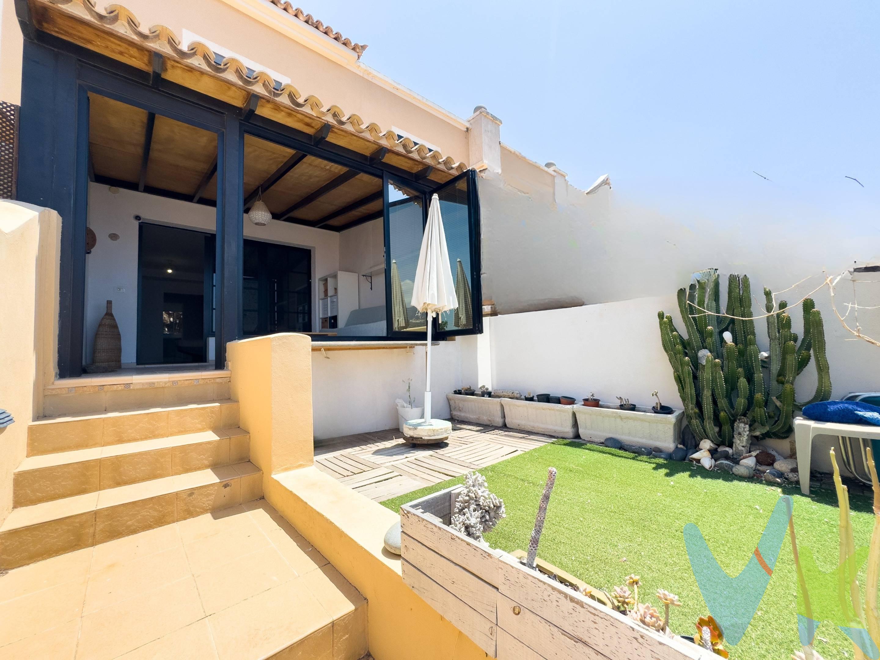 *Impresionante adosado en Radazul Bajo con vistas al mar y la montaña*. ¡Vive en un entorno privilegiado en Radazul Bajo! Este adosado de dos plantas más garaje  ofrece unas vistas impresionantes al mar y a la montaña, y una distribución que combina comodidad y funcionalidad. *Características principales:*. - *Superficie construida:* de 106 m2 y con unos 150 m2 útiles.   . - *Planta baja:* espacioso garaje con una plaza de parking, además de un despacho acristalado ideal para trabajar desde casa.  . - *Primera planta:* luminoso salón, aseo completo, zona de almacenaje y una gran cocina. Desde aquí, accedes a una fantástica terraza, parte cubierta, perfecta para disfrutar de noches de verano y momentos de relax con vistas al mar y la montaña.  . - *Segunda planta:* dos amplias habitaciones, una de ellas con vistas infinitas al mar, y u baño completo.. Este adosado combina la comodidad de sus espacios interiores con la belleza de su entorno y las vistas que te acompañarán en cada momento. Es una oportunidad única para vivir en un lugar tranquilo, con excelente calidad de vida. ¡Descubre esta increíble oportunidad que no querrás dejar pasar! Con un diseño atractivo, calidad excepcional y un precio irresistible, esta oferta está pensada para ti. No pierdas la oportunidad de mejorar tu experiencia y aprovechar al máximo lo que tenemos para ofrecerte.                                                      La superficie útil se ha obtenido mediante un porcentaje estimado en referencia a la superficie construida. Datos meramente informativos sin valor contractual. Impuestos y gastos de transmisión no incluidos en el precio de venta.                                                 . Impressive Semi-Detached Home in Radazul Bajo with Sea and Mountain Views. Live in a privileged environment in Radazul Bajo! This semi-detached house spread over two floors plus a garage offers breathtaking views of the sea and the mountains, with a layout that combines comfort and functionality. Main Features:. - Built area: 106 m², approximately 150 m² useful area.   . - Ground floor: spacious garage with one parking space, plus an glazed office ideal for working from home.   . - First floor: bright living room, full guest toilet, storage area, and a large kitchen. From here, you access a fantastic terrace, partly covered, perfect for summer nights and relaxing moments with views of the sea and the mountains.   . - Second floor: two large bedrooms, one of them with endless sea views, and a full bathroom. This semi-detached home combines the comfort of its interior spaces with the beauty of its surroundings and the views that will accompany you at all times. It is a unique opportunity to live in a tranquil place with excellent quality of life. Discover this incredible opportunity that you won't want to miss! With an attractive design, exceptional quality, and an unbeatable price, this offer is made for you. Don’t miss the chance to improve your experience and make the most of what we have to offer. The useful surface area has been estimated based on a percentage relative to the built surface area. Data is purely informative and not legally binding. Taxes and transfer costs are not included in the sale price.