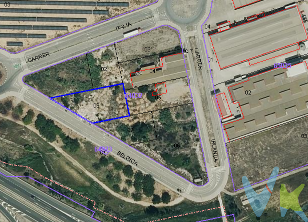 ¡El espacio ideal para el crecimiento o consolidación de tu negocio!Se vende excelente parcela de uso industrial en el término municipal de Sollana (Valencia). Una ubicación clave y con un gran valor logístico debido a su conectividad inmediata con la autovía AP-7 y la V-31 (Pista de Silla), permitiendo un acceso rápido y directo hacia Valencia capital, el Puerto de Valencia y el resto del arco mediterráneo.Características principales de la parcela:Ventajas logísticas de Sollana: Ubicada en una zona industrial consolidada y en constante expansión, muy cerca de núcleos de actividad económica tan importantes como el parque industrial de Almussafes (Factoría Ford). Además, dispone de conexión en transporte público gracias a la red de Renfe Cercanías.Una inversión segura tanto para empresas que buscan establecer su propia infraestructura como para inversores enfocados en el mercado de alquiler industrial de alta rentabilidad.Infraestructura y acometidas: Parcela completamente urbanizada que cuenta con accesos para vehículos pesados, suministro eléctrico de alta/media tensión disponible, red de agua potable, alcantarillado y telecomunicaciones a pie de parcela.Usos permitidos: Ideal para la construcción de naves industriales, almacenes logísticos, centros de distribución, talleres o sedes corporativas.Clasificación del suelo: Urbano Industrial (según las Ordenanzas Reguladoras del M.I. Ajuntament de Sollana).Superficie total:1580 m2. Se muestra a título informativo y no contractual. El precio no incluye lo siguiente: Honorarios de la agencia inmobiliaria, impuestos (IVA, ITP) y otros gastos de la Compraventa (notaria, gestoría y registro). 