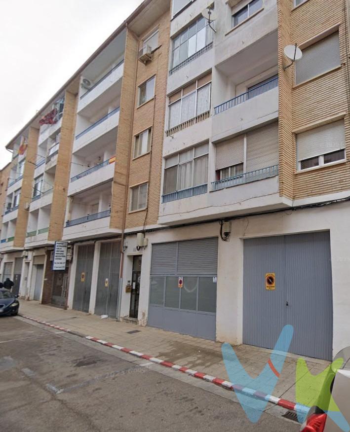¡Oportunidad en Alagón! como vivienda o para inversores 🏡. Se vende acogedora vivienda en 2ª planta (sin ascensor), muy bien situada en Alagón, a tan solo 25 km de Zaragoza (unos 20-25 minutos en coche). Con 68 m² perfectamente distribuidos, este piso ofrece muchas posibilidades de reforma gracias a su buena orientación y a la luminosidad de todas sus estancias. ✨ Características principales:. 3 dormitorios. 1 baño completo. Salón de 20 m² exterior con balcón. Cocina independiente con despensa y acceso a balcón. Trastero incluido en el precio. 2 splits de aire acondicionado (frío/calor). 💶 Gastos de comunidad: solo 15 €/mes. El precio no incluye impuestos, gastos de notaría, registro ni honorarios de intermediación. Este anuncio tiene carácter informativo y no es contractual. Puede estar sujeto a errores o modificaciones.