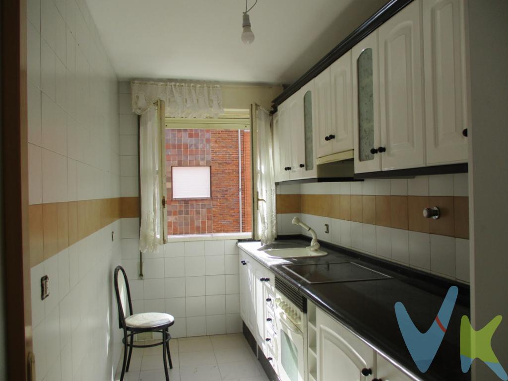 Mira esta vivienda situada en Cabañaquinta de Aller. Tiene trastero, ascensor tres dormitorios, baño y despensa(convertible en aseo). Completamente exterior y soleada. Se puede disfrutar de las Estaciones de Invierno de San Isidro y Fuentes de Invierno, a tan solo 25Kms de distancia. Y si te gusta la playa, Gijón está a 45 minutos por la carretera AS-1. Dispone de calefacción individual . Y si lo que necesitas es la tranquilidad de un entorno privilegiado, con todos los servicios a mano y buena comunicación, no lo dudes, llámanos y te acompañamos a conocerlo.