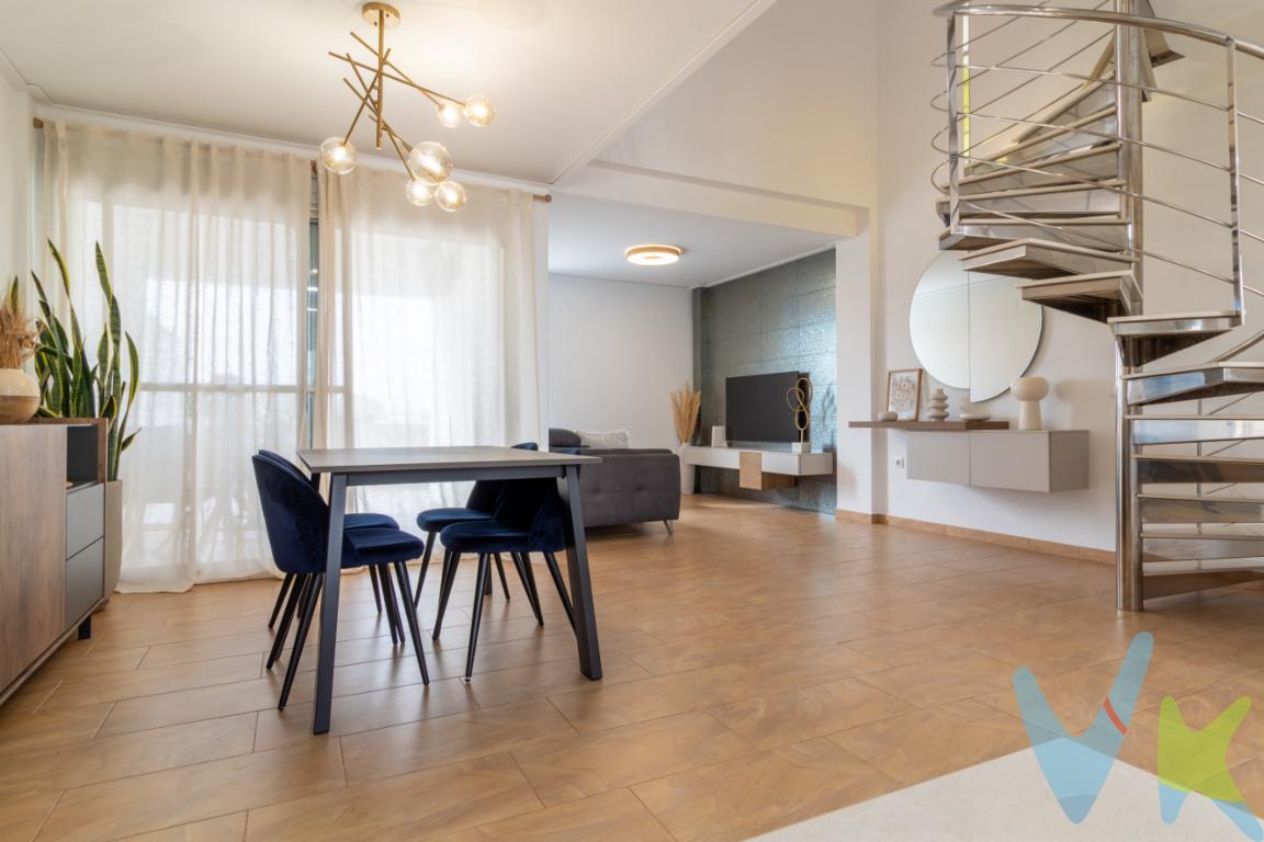 ¡Descubre la casa de sus sueños en Almenara! Ubicada en una privilegiada zona junto al mar, esta magnífica propiedad ofrece no solo un hogar, sino un estilo de vida ideal. Se trata de una espaciosa casa construida en 2009, que combina modernidad y confort en sus 126.39 metros construidos, de los cuales 102.37 metros son útiles. Esta vivienda te ofrece la oportunidad única de establecer tu residencia en un entorno tranquilo en un marco insuperable cerca del paraje natural de los Lagos de Almenara.Con un total de cuatro habitaciones, esta casa está perfectamente diseñada para albergar a una familia con todas las comodidades. Cada habitación se presenta como un espacio luminoso y acogedor, garantizando el confort de sus ocupantes. Amplios ventanales permiten la entrada de luz natural, creando un ambiente cálido y agradable durante todo el año. Además, la distribución de la casa ha sido cuidadosamente planificada para maximizar la funcionalidad y el uso eficiente del espacio. Dos dormitorios de matrimonio, una habitación individual y una buhardilla con terraza privada ideal para adaptarlo como despacho o zona de estudio.A esta distribución hay que añadirle un sótano muy espacioso que puede tener el uso de taller o zona de ocio y recreo, y que ofrece un extra en espacio de almacenamiento, permitiendo mantener la vivienda organizada. Olvídese de las preocupaciones de almacenaje, este sótano te proporciona un lugar ideal para guardar artículos estacionales o personales que desees mantener organizados y fuera de la vista. Con una terraza privada en la planta principal, imagina pasar tardes enteras tomando el sol, o disfrutando de una tarde relajada con amigos y familiares. Esta característica no solo embellece la propiedad, sino que también ofrece un espacio privado para el entretenimiento y la relajación. En esta terraza se ha habilitado una discreta zona de lavandería. Junto a la terraza encontramos un amplio y luminosos espacio diáfano que comunica el salón con la cocina abierta y el comedor, y junto a la puerta principal un baño completo y una terracita que nos da la bienvenida al hogar.En la urbanización encontramos una zona con piscina, que invita a disfrutar de refrescantes baños durante los cálidos días de verano. Aunque aparcar en la zona no es un inconveniente, el inmueble cuenta con plaza de garaje en la zona comunitaria, aportando comodidad en la rutina diaria.Despertar con las vistas al mar y poder contemplar la inmensidad del Mediterráneo desde la comodidad de tu hogar y relajarte junto a un espacio protegido es un lujo que pocas propiedades pueden ofrecer. Estas vistas no solo proporcionan un paisaje espectacular, sino que también brindan calma y serenidad, convirtiendo cada día en una experiencia única y especial.En resumen, esta casa en Almenara representa una oportunidad excepcional de invertir en una propiedad que combina ubicación, diseño y confort. No pierdas esta ocasión y planifica una visita para experimentar de primera mano todo lo que ofrece este magnífico hogar.Cada rincón de esta residencia está pensada para complacer incluso a los más exigentes. Si estás buscando un hogar que cumpla con todas tus expectativas, has llegado al lugar indicado. No dejes pasar la oportunidad de hacer de esta casa su nuevo hogar junto al mar. Agenda tu visita y enamórate de lo que podría ser tu futuro refugio costero.En nuestra agencia contamos con el distintivo de Agentes de Intermediación Inmobiliaria de la Comunitat Valenciana (Número de registro RAICV 1394) y cumplimos con todos los requisitos que debe tener un profesional del sector inmobiliario.Por mandato expreso del propietario, comercializamos este inmueble en exclusiva, lo que le garantiza el acceso a toda la información, a un servicio de calidad, un trato fácil, sencillo y sin interferencias de terceros. Si usted es agente inmobiliario y tiene un cliente para este inmueble, llámenos estaremos encantados de colaborar.  El precio indicado no incluye gastos ni otros conceptos. A tal efecto, se informa que al referido precio habrá que añadirle los gastos propios de la transmisión inmobiliaria, entre los que cabe enumerar los siguientes: honorarios notariales, impuesto al que se encuentre sujeta la transmisión (Impuesto sobre el Valor Añadido o Impuesto sobre Transmisiones Patrimoniales y Actos Jurídicos Documentados, según el caso), gastos de inscripción en el Registro de la Propiedad y honorarios de intermediación de la agencia inmobiliaria.  ¿Qué te ofrecemos en nuestra agencia?  - Honradez y transparencia- Agilizamos y hacemos más cómodo el proceso.  - ¡Nos ocupamos de todo! Cero preocupaciones.  - Recibe apoyo legal y fiscal durante todo el proceso.  - Experto inmobiliario 100% a tu lado.  - Asistencia post venta ¡Seguimos a tu lado!  Si deseas saber más, no dudes en ponerte en contacto con nosotros.