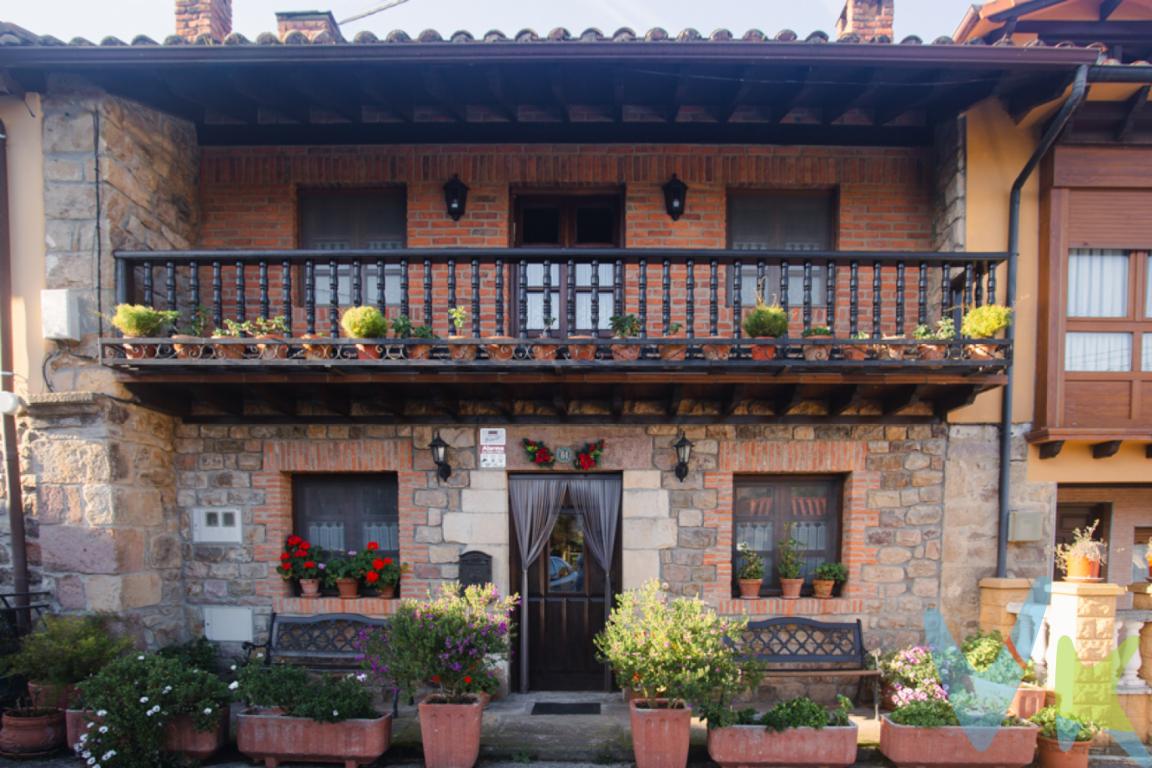 Exclusiva casona cántabra en el parque natural Saja-Besaya.Donde la historia se encuentra con el confort contemporáneo.Ubicada en el idílico pueblo de Ucieda, abrazada por la majestuosidad de la Reserva Natural del Saja, se erige esta imponente casona montañesa. Rehabilitada íntegramente en 2001, la propiedad es un tributo a la nobleza de los materiales: piedra y maderas nobles que han sido tratadas con maestría para preservar su esencia eterna, ofreciendo un estado de conservación impecable. Un símbolo de solidez y elegancia.El Arte de Vivir: Espacios que EnamoranEsta propiedad no solo se visita, se siente. El diseño ha sido proyectado para maximizar la luz natural, creando una atmósfera de calidez difícil de igualar.Un Enclave EstratégicoVivir en Ucieda es elegir calidad de vida sin renunciar a la conexión:Potencial Ilimitado: Por su distribución y carácter, esta propiedad es la elección maestra tanto para una residencia familiar distinguida como para un proyecto de turismo rural de lujo con alta rentabilidad.Costa y Ciudad: A solo 20 minutos de las icónicas playas de Comillas, Oyambre y San Vicente de la Barquera, y a 35 minutos de Santander.Cercanía: A un paso de Cabezón de la Sal y de todos sus servicios.Naturaleza pura: Rutas de senderismo y paz absoluta en la Reserva del Saja, puerta de entrada al Valle de Cabuérniga.Planta Baja | Convivencia y Bienestar: Un espacio diáfano y acogedor donde la cocina americana se integra con un salón-comedor presidido por una chimenea de piedra, ideal para veladas inolvidables. En esta planta, la funcionalidad es clave: bodega de estilo rústico para coleccionistas, sala de máquinas y como extra, una habitación doble tipo suite totalmente adaptada, pensando en la accesibilidad y el confort absoluto. Como añadido, la vivienda tiene dos puertas de entrada, la principal y la trasera por la sala de máquinas, para mayor comodidad.Primera Planta: Una suite principal de dimensiones impresionantes que redefine el concepto de \"dormitorio\". Cuenta con su propia chimenea frente a una zona de estar y despacho, baño privado con jacuzzi y salida directa a una balconada típica montañesa donde deleitarse con los paisajes que ofrece. Desde aquí, las vistas a los Montes de Ucieda son, sencillamente, fantásticas. Completan esta planta dos dormitorios adicionales que conectan con un exclusivo espacio acristalado, actualmente destinado a gimnasio y ocio. Otro baño completo da servicio a estas habitaciones.Bajo Cubierta: Un refugio perfecto para invitados. Una tercera suite con baño privado que ofrece la máxima privacidad, y una terraza exclusiva con vistas.No es una casa, es un legado. Ven a descubrirla y deja que su silencio y su historia te cautiven!Si tienes otro proyecto en mente, se ofrece la posibilidad de comprar un terreno urbano adyacente de 600 mts2 aproximadamente, rodeado de un muro de piedra, llano y soleado.No pierdas esta oportunidad!