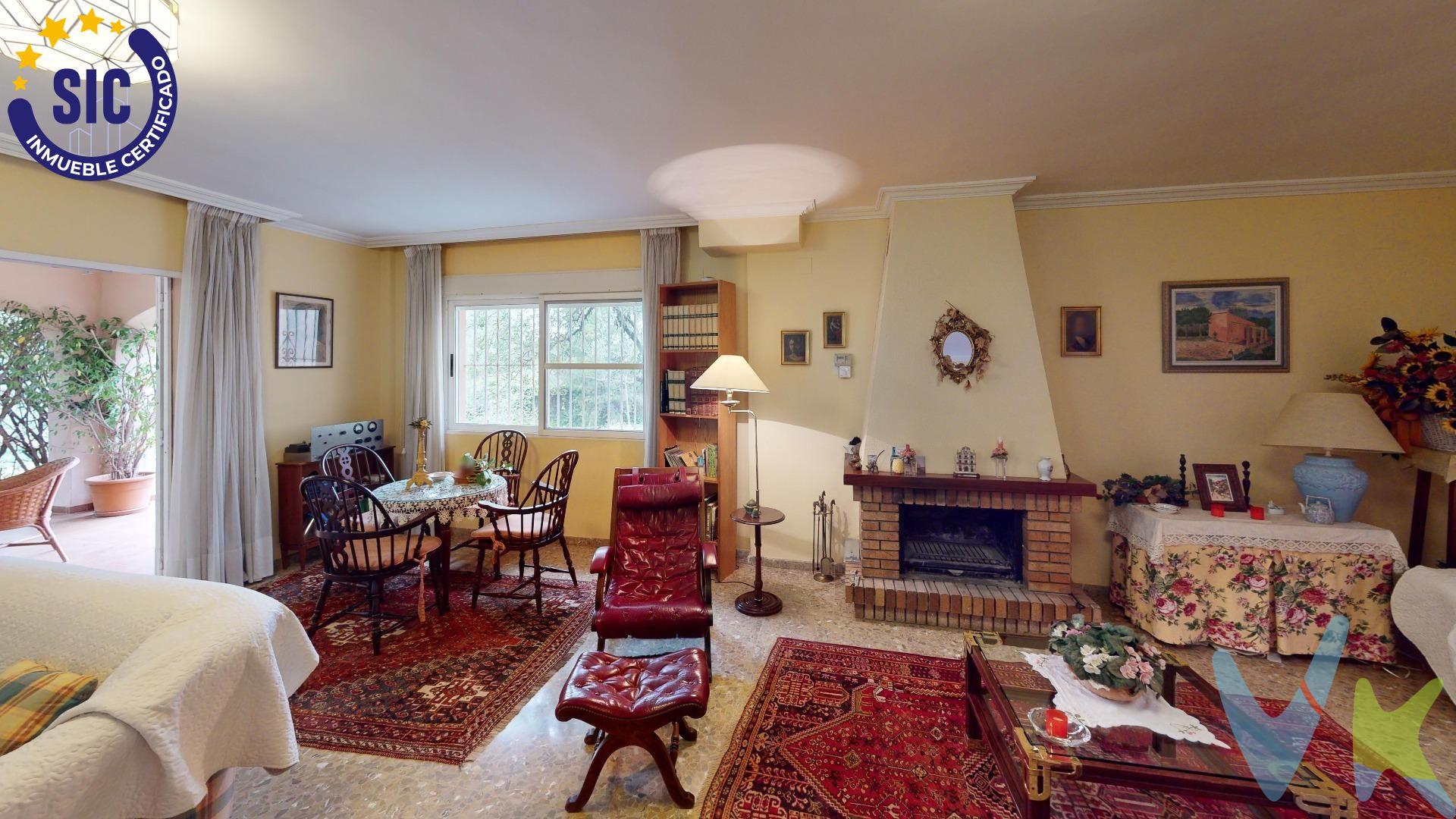 Este impresionante chalet, ubicado en la exclusiva Urbanización Masia Gaeta, se sitúa sobre una amplia parcela de 1.500 m² rodeada de vegetación y árboles frutales que ofrecen un entorno natural inigualable. La propiedad se distribuye en varias plantas para ofrecer comodidad y amplitud a sus residentes. En planta baja, encontramos un acogedor recibidor que da paso a un gran salón que dispone de chimenea conectado con el comedor. Desde ambas estancias se accede a la terraza de 45 m privada donde disfrutar del sol matutino, ideal para celebraciones familiares o reuniones sociales al aire libre. En esta misma planta hay una gran cocina luminosa con su zona de lavadero. En la siguiente planta aparece  una zona de descanso que se distribuye en un dormitorio doble, un baño y un gran dormitorio con vestidor y baño en suite. Subiendo unos escalones nos encontramos con un baño completo, un trastero y un dormitorio con salida a una gran terraza de 27 m. A continuación llegamos a un distribuidor que nos da paso a un dormitorio doble y a un gran dormitorio con su vestidor y baño en suite. Y por último subiendo unos escalones tenemos un pequeño ideal para descanso o zona de lectura. También cuenta además con acceso directo mediante escaleras al garaje amplio de unos 50m. Como parte integral dentro de urbanización hay piscina comunitaria junto a zonas ajardinadas perfectas para niños así como pistas deportivas tales cómo tenis. !Más allá simplemente vivir allí es experimentar calidad de vida!. Este inmueble es en exclusiva, con lo que le facilitamos cualquier información sobre la vivienda. Por este motivo, solicitamos no molesten al propietario, ocupantes de la propiedad, vecinos o conserje de la comunidad. En todos los casos los precios expuestos son más impuestos y gastos derivados de la transmisión del inmueble. 