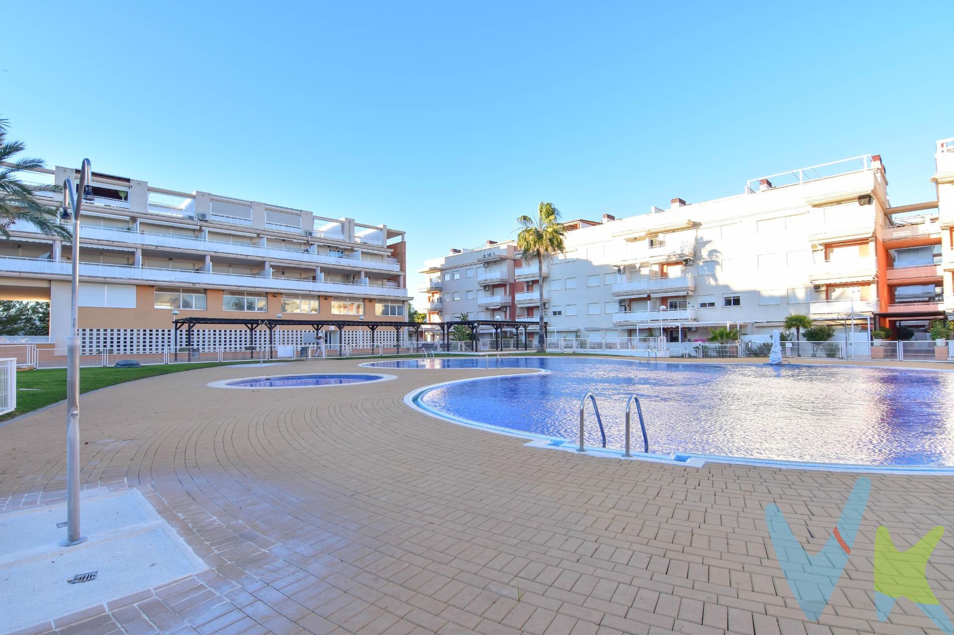 Se vende magnífico apartamento en Almenara Playa, ubicado a tan solo 300 metros de la playa, ideal tanto como vivienda habitual como para disfrutar de vacaciones en un entorno privilegiado. La vivienda cuenta con 2 amplias habitaciones dobles, un luminoso salón y acceso a una espectacular terraza de 28 m², perfecta para relajarse, disfrutar del aire libre o compartir momentos en familia y con amigos. Incluye en el precio 2 plazas de garaje y un trastero, aportando comodidad y espacio de almacenamiento adicional. Situado en una urbanización privada de alto nivel, que dispone de:. •	Conserje 24 horas. •	Gran piscina para adultos. •	Piscina infantil. •	Club social. •	2 pistas de pádel. •	Amplias zonas ajardinadas con parques y áreas verdes. Todo ello en un entorno tranquilo y familiar, con excelentes comunicaciones y a solo 35 minutos de Valencia. Una oportunidad única para vivir cerca del mar con todas las comodidades. ¡No dejes pasar esta ocasión!. *Nota: Agencia Registrada con el Nº 1018 en el Registro Obligatorio de Agentes Inmobiliarios de la Comunitat Valenciana. Puede consultar en la web de la GVA. La oferta está sujeta a cambios de precio o retirada del mercado sin previo aviso. En el precio de venta no están incluidos el impuesto del ITP, gastos de Notaría, los honorarios de agencia y los gastos de financiación, si la hubiese. Este anuncio no es vinculante, puede contener errores, se muestra a titulo informativo y no contractual*. *Por mandato expreso del propietario, comercializamos este inmueble en exclusiva, lo que le garantiza el acceso a toda la información, a un servicio de calidad, un trato fácil, sencillo y sin interferencias de terceros. Por este motivo, se ruega no molestar al propietario, a los ocupantes de la propiedad o a los vecinos. Muchas gracias por su comprensión. Si usted es agente inmobiliario y tiene un cliente para este inmueble, llámenos: estaremos encantados de colaborar. *. *Nuestro departamento financiero puede conseguir tu financiación. ¡ Consúltanos! *.