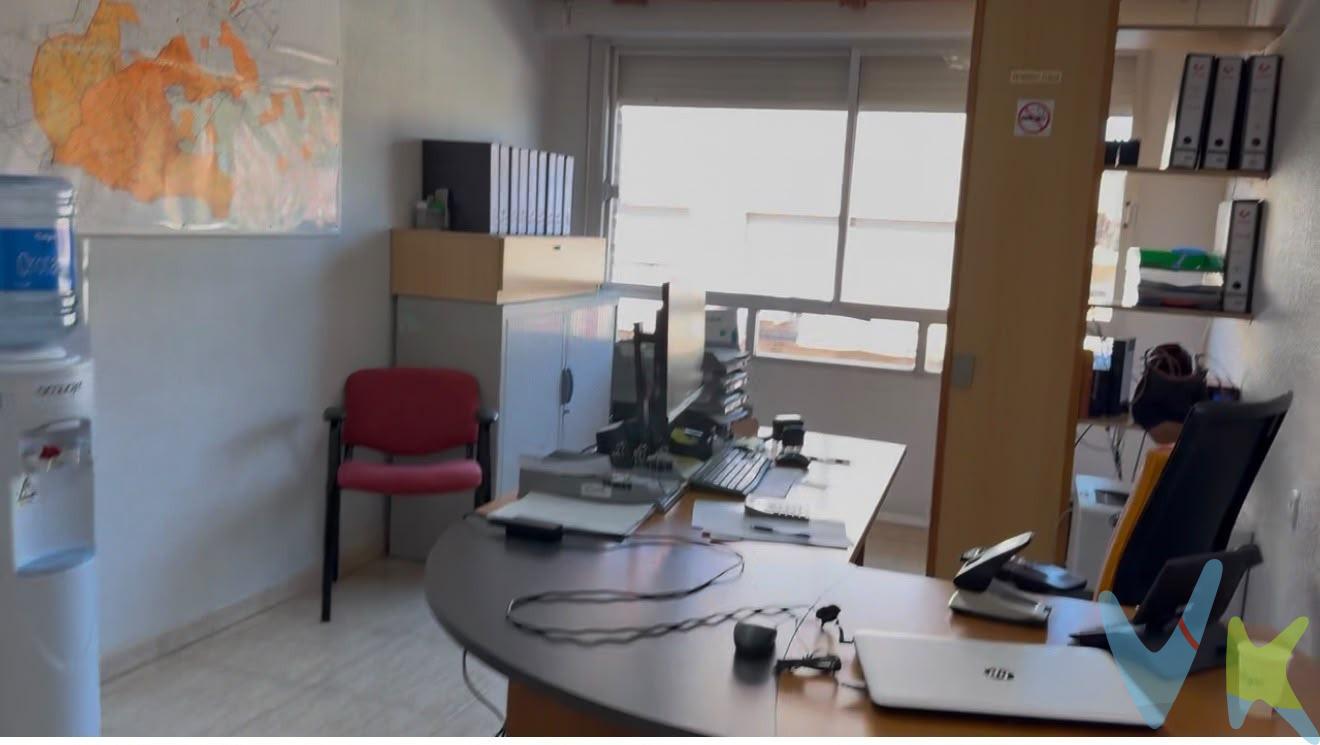 Crea el hogar que siempre has soñado, en el centro de Ceutí, con todos los servicios a tu alcance!. Un piso amplio y luminoso de 103 m², situado en una primera planta, en pleno de Ceutí, una ubicación ideal para quienes buscan comodidad y tener todo lo necesario en el día a día sin depender del vehículo. Actualmente, el inmueble está acondicionado como oficina, por lo que necesita adecuación para recuperar su uso residencial y diseñar una distribución que aproveche al máximo sus metros y su luminosidad. Su distribución que puedes acomodar, tres habitaciones, un espacio destinado a salón, una zona prevista para instalar la cocina y un pequeño lavadero, baño completo con pie de ducha, ofreciendo múltiples posibilidades para adaptar cada estancia a tus necesidades y crear un hogar a tu gusto, edificio sin ascensor, sin plaza de garaje, pero buen acceso para aparcar. Una oportunidad para crear una vivienda a tu medida, con una superficie generosa, luz natural y una ubicación privilegiada en Ceutí. Si buscas amplitud, comodidad y posibilidades de personalización, este inmueble merece una visita. Contacta con nosotros para obtener más información y concertar una visita. PVP:79.999€. No incluye gastos, impuestos y demás gastos legalmente correspondan al comprador: ITP del 7,75% con carácter general; existen excepciones según normativa aplicable (1). Base imponible el mayor valor entre el precio de venta o el valor referencia catastral. Gastos Notaría y Registro: 1.900€ aprox. según complejidad y aranceles vigentes (2). Financiación: gastos de hipoteca, tasación y gatos bancarios a cargo del comprador, según su necesidad y elección. Servicio doble de intermediación: Honorarios inmobiliaria a cargo del comprador: 3% precio final con un mínimo de 3.000€, más IVA (21%), salvo acuerdo contrario tras negociación, no incluidos en PVP. Operación y condiciones de compraventa sujeta a aceptación expresa del vendedor. Para acceder a información y documentación legalmente exigible por el consumidor: https://www.inmotasa.es/consumidor/ .   Comercialización en multiexclusiva: Por mandato expreso del propietario, este inmueble se comercializa en multiexclusiva, lo que garantiza un acceso completo a la información, un servicio profesional y una gestión ordenada, sin interferencias de terceros. Si eres agente inmobiliario y tienes un cliente interesado, estaremos encantados de colaborar.    Una compra tranquila y bien acompañada: Al contactar directamente con nosotros, evitarás molestias innecesarias a la propiedad. Nos encargamos de toda la intermediación, facilitándote la documentación, la información necesaria y un trato cercano, claro y sin complicaciones.  (1) Para una información exhaustiva sobre el funcionamiento, tipos impositivos y bonificaciones del ITP en la Región de Murcia, puedes consultar el portal oficial de la Agencia Tributaria Autonómica en el siguiente enlace: agenciatributaria.carm.es/ITPAJD. (2) Tarifas notariales y registrales reguladas en Anexo I Del Real Decreto 1426/1989 y, Anexo I Del Real Decreto 1427/1989, respectivamente. 