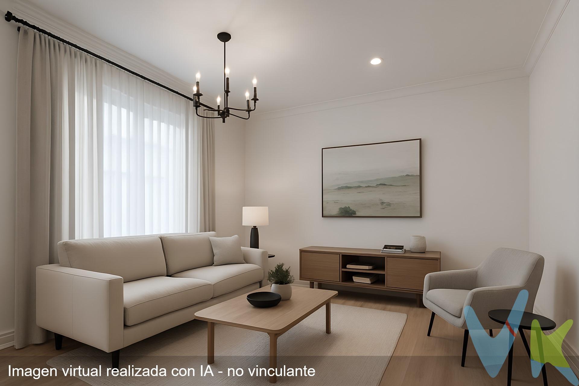 ¡Espacio y Sabor Gaditano en el Corazón de Cádiz!. ¿Buscas una vivienda con personalidad, techos altos y ese encanto auténtico que solo ofrece el centro de Cádiz? Esta es tu oportunidad de vivir (o invertir) en una emblemática calle  del centro. Lo mejor de la propiedad: -Ubicación Premium: Situada en una de las calles más cotizadas de la ciudad, a un paso de la Plaza de las Flores y el Mercado de Abastos. -Primera Planta: Acceso cómodo en una finca clásica. -Exterior y Luminosa: Cuenta con dos balcones tradicionales a la calle que inundan de luz natural las estancias principales y ofrecen ese ambiente tan especial de la vida gaditana. Distribución:. Con una superficie generosa, la vivienda está pensada para familias o para quienes buscan amplitud:. 5 Dormitorios: Espacios versátiles para habitaciones, despacho o zona de juegos. El Baño Principal: Un rincón de relax único que cuenta con una espectacular bañera redonda, ideal para desconectar tras un día de playa. Aseo adicional: Funcionalidad extra para el día a día. Cocina independiente: Espaciosa y lista para tus mejores recetas de la tierra. Detalles de interés:. Ideal para: Familias grandes, amantes de la arquitectura clásica o como proyecto de inversión en una de las zonas más demandadas de la capital. ¿Vienes a verla?. No pierdas la oportunidad de visitar este trocito de historia en Cádiz. ¡Contacta ahora para concertar una visita!. Por mandato expreso del propietario, comercializamos este inmueble en exclusiva, lo que le garantiza el acceso a toda la información, a un servicio de calidad, un trato fácil, sencillo y sin interferencias de terceros. Por este motivo, se ruega no molestar al propietario, a los ocupantes de la propiedad o a los vecinos. Muchas gracias por su comprensión.
