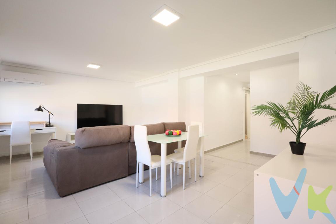 PISO PARA ENTRAR A VIVIR EN GENERAL AVILES!!!Si buscas un piso listo para entrar a vivir, en una de las zonas más demandadas de Valencia, ¡este te va a encantar! Te presentamos esta vivienda reformada en la Avenida General Avilés, en pleno corazón de Campanar, un barrio vibrante y lleno de vida, con todos los servicios a tu alrededor y una conexión de transporte inmejorable.Ubicado en una primera planta con ascensor, este hogar destaca por su amplitud y distribución moderna. Originalmente tenía tres habitaciones, pero se ha rediseñado para ofrecer dos dormitorios dobles espaciosos, perfectos para descansar y disfrutar del confort que mereces.El salón-comedor es amplio y acogedor, ideal para esos momentos de relax o para recibir a familiares y amigos. La cocina independiente te sorprenderá no solo por su funcionalidad, sino también porque cuenta con una amplia terraza que dota a la cocina de un espacio extra, haciéndola más confortable si cabe. Y para completar el conjunto, un coqueto y moderno baño que aporta el toque final de comodidad.Pero lo mejor de este piso es su ubicación: Campanar es un barrio con alma, con historia y con todo lo que necesitas a pocos pasos. Supermercados, colegios, tiendas, zonas verdes, transporte público todo está aquí, haciéndote la vida más fácil y cómoda.Si buscas un hogar espacioso, reformado y en una de las mejores zonas de Valencia, no dejes escapar esta oportunidad. Ven a verlo y enamórate de todo lo que puede ofrecerte. ¡Te esperamos!Por mandato expreso del propietario, comercializamos este inmueble en exclusiva compartida, lo que garantiza el mejor trato y fiabilidad de la negociación, garantizamos un servicio de calidad. Si usted es agente inmobiliario y tiene un cliente para este inmueble, llámenos, estamos encantados de colaborar. La descripción del presente inmueble e imágenes tienen mero carácter informativo y en ningún caso carácter contractual, pudiendo ser modificados por la inmobiliaria sin que ello implique responsabilidad alguna frente a terceros. Agencia Registrada con el Nº 90 en el Registro Obligatorio de Agentes Inmobiliarios de la Comunitat Valenciana. Puede consultar en la web de la GVA. En el precio no están incluidos los gastos, honorarios ni impuestos.