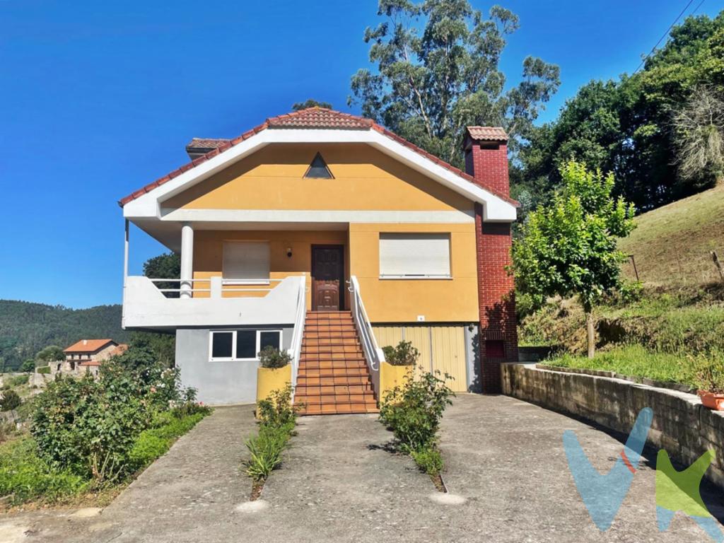 LUMINOSA CASA INDEPENDIENTE EN QUIJANOAmplia vivienda en venta en una de las zonas más privilegiadas de Cantabria.  En Quijano de Piélagos, rodeada de naturaleza, se encuentra esta casa unifamiliar enclavada en una finca de 6.467 m².  La casa está dotada de gran privacidad gracias a su extenso terreno en el que podrás tener tu propio huerto, crear un maravilloso jardín o simplemente gozar de un espacio para el ocio y disfrute de toda la familia.La planta baja, destinada a garaje, ocupa una superficie de 97m² y ofrece un mundo de posibilidades: para tener zona de taller, zona de almacenamiento o ser el lugar perfecto para las reuniones familiares.  Si quieres destinarla a comedor familiar ya consta de chimenea y además ,en esta estancia hay un baño, para mayor comodidad.La planta primera se distribuye en tres amplias habitaciones, salón, cocina y baño. Todas las estancias son exteriores y además la casa goza de una maravillosa terraza con  unas vistas excepcionales.Toda la vivienda  disfruta de luz natural gracias a sus hermosos ventanales en todas las habitaciones.La casa es entera de hormigón y combina robustez y amplitud en un entorno rural y tranquilo.Esta increíble propiedad está situada a dos minutos de Renedo, capital de Piélagos, dónde encontrarás todos los servicios necesarios para el día a día, bancos, colegios e instituto, supermercados, farmacias, locales de restauración, etc,. además de encontrarse a escasos minutos del acceso a la Autovía A8 y a un cuarto de hora de Santander  Si quieres vivir en una zona tranquila, lejos de los ruidos de las grandes ciudades... ¡¡¡ ESTA ES TU OPORTUNIDAD !!! Una ubicación ideal para quienes buscan naturaleza y calidad de vida.   PÍDENOS UNA VISITA, ¡TE LO ENSEÑAMOS SIN COMPROMISO!Al comprador se le cobrará un 1% + IVA de gastos de gestión.Gastos e Impuestos no incluidos en el precio. Compra sujeta a ITP. El comprador se hará cargo de los costes de la escritura e inscripción en el Registro de la Propiedad.Más información sobre transparencia, impuestos, gastos y condiciones de compraventa en nuestra web www.activanorte.com 