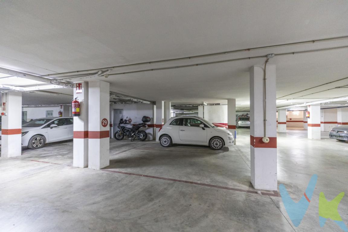 En el corazón de la encantadora Pobla de Farnals, se presenta una oportunidad única para inversionistas y residentes que valoran la comodidad y la seguridad: un espacioso garaje en venta. Ubicado en un edificio construido en el año 2000, este espacio ofrece una infraestructura moderna y bien mantenida que garantizará una experiencia sin contratiempos. 12 metros cuadrados construidos, este garaje es el espacio ideal para proteger su vehículo de las inclemencias del tiempo y trastero para almacenaje .  No deje pasar esta oportunidad excepcional. Le invitamos a visitar este garaje y comprobar por sí mismo todas sus características y beneficios. Tan solo contactándonos, gozará del asesoramiento necesario para hacer que el proceso sea rápido y sin complicaciones. No espere más, esta decisión marcará un antes y un después en su experiencia de estacionamiento. Atrévase a dar el paso hacia una inversión segura y beneficiosa, porque su vehículo merece un hogar a la altura de sus expectativas.Nota importante: El precio indicado no incluye los gastos de compraventa (notaría, registro, gestoría, Impuesto de Transmisiones Patrimoniales / IVA ni honorarios de agencia).