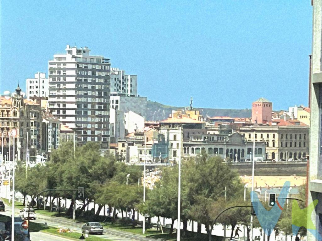 Si valoras vivir junto al mar, y que desde casa puedas ver un trozo de la playa, para saber si hay marea alta o baja, y además busques una vivienda en la que puedas entrar a disfrutar de ella sin necesidad de demasiadas reformas, esta puede ser tu oportunidad. La vivienda proyecta sus vistas hacia la calle Ezcurdia desde el salón,  también la cocina, desde donde se divisa la playa, y por otra parte, las habitaciones proyectan sus vistas al patio de manzana que se forma junto con los edificios de la calle La Playa, Marques de Casa Valdés y la zona deportiva del colegio San Vicente. Las habitaciones al estar orientadas hacia el sur, y ser el patio enorme, son especialmente soleadas.La vivienda tiene dos baños. .La calefacción es folio radiante, lo que genera un calor muy confortable. Las ventanas son de pvc ideal en un entorno marino.El vecindario está compuesto de 10 vecinos, configurándose por 2 pisos nada más por planta.La vivienda no dispone de barreras arquitectónicas ni en el portal , el ascensor es amplio al tratarse de 6 plazas, lo que permite acceder cómodamente tanto para carritos de bebés o silla de ruedas, y el baño no tiene peldaños.Esperamos que esta preciosa vivienda te guste tanto como a nosotros, y que si das el paso a vivir en ella, seas tan feliz como lo han sido sus propietarios en esta vivienda.Llámanos, estaremos encantados de ayudarte