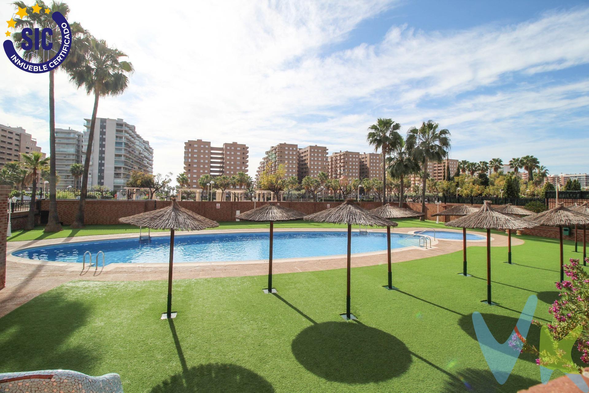 Ref.1893_FINCAS MATA NMOBILIARIA presenta en exclusiva este apartamento en el edificio Costa Marfil I, situado en 2ª línea de playa, en la conocida zona de Marina d’Or, en Oropesa del Mar. Una excelente oportunidad para disfrutar de la costa mediterránea, tanto como segunda residencia para las vacaciones como para vivir durante todo el año o invertir. La vivienda se encuentra en una 3ª planta con ascensor y cuenta con una distribución cómoda y funcional. Dispone de 2 dormitorios dobles, un baño completo, salón-comedor, cocina independiente con pasaplatos que aporta comodidad y conexión con la zona de estar, y una agradable terraza con orientación norte, ideal para disfrutar del aire libre y de momentos de relax. Además, el precio de venta incluye plaza de garaje en sótano y un cuarto trastero. El residencial Costa Marfil I dispone de conserjería durante todo el año, piscina comunitaria y zona infantil para el uso y disfrute de los propietarios. . En los alrededores encontrarás supermercados, restaurantes, cafeterías, comercios, zonas de paseo y espacios de ocio, con un ambiente especialmente atractivo durante la temporada estival. . NOTA INFORMATIVA DE ATENCIÓN A LA CLIENTELA. (LEY 10/2025 de 28 de diciembre):. En cumplimiento de las obligaciones de información previstas en la Ley 10/2025, de 28 de diciembre, de servicios de atención a la Clientela y transparencia, cuyo contenido completo puede consultar en el siguiente enlace al Boletín Oficial del Estado: https://www.boe.es/eli/es/l/2025/12/26/10 se informa que el precio anunciado no incluye los impuestos, tasas y gastos derivados de la compraventa, los cuales se describen a continuación:. - Impuesto sobre Transmisiones Patrimoniales (ITP): Se aplicará el tipo impositivo vigente en la Comunidad Autónoma donde esté ubicado el inmueble, en el caso de la Comunidad Valenciana, con carácter general el 10%, sin perjuicio de tipos reducidos aplicables según las circunstancias personales del Comprador o las características del inmueble. El impuesto se devenga sobre el mayor valor entre el Valor de Referencia Catastral o el precio de venta de la Escritura de Compraventa. Para una información pormenorizada sobre tributación, tipos impositivos y bonificaciones del ITP, puede consultar el portal oficial de la Agencia Tributaria Valenciana (ATV) en el siguiente enlace: https://atv.gva.es/es/itpajd. - Gastos de Notaría: Los honorarios notariales se calcularán conforme al arancel oficial regulado en el Anexo I, del Real Decreto 1426/1989, de 17 de noviembre, por el que se aprueba el arancel Notarial. - Gastos de Registro: Los honorarios del Registrador de la Propiedad correspondientes a la inscripción en el Registro de la Propiedad competente se calcularán según el arancel oficial establecido en el Anexo I, del Real Decreto 1427/1989, de 17 de noviembre, por el que se aprueba el arancel de los Registradores de la Propiedad. -Tasas de expedición de Cédulas de Segunda Ocupación, tasas y/u honorarios de profesionales por expedición de boletines de instalación de agua, luz o gas, así como el coste de las altas de dichos suministros, si no estuviesen ya contratados. - Gastos de Gestión en caso de adquisición mediante financiación hipotecaria: Los honorarios por la tramitación administrativa, liquidación de impuestos e inscripción en el Registro de la Propiedad serán calculados por la Gestoría designada por la Entidad Bancaria hipotecante de los inmuebles. - Honorarios Agencia del Vendedor: No están incluidos en el precio de venta. -Honorarios Agencia del Comprador: La Agencia informará al Cliente del coste de sus honorarios profesionales. 