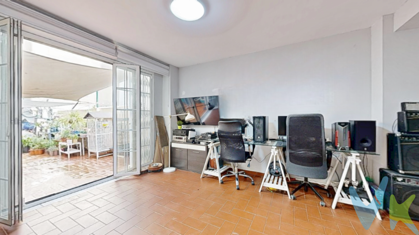 Excepcional vivienda con gran TERRAZA, GARAJE, TRASTERO, ASCENSOR, 4 hab. y 2 baños    Tenemos el placer de presentarles este magnífico piso con ASCENSOR, de 4 HABITACIONES DOBLES, 2 baños completos y 2 TERRAZAS una CUBIERTA para dar rienda suelta a tu imaginación y otra DESCUBIERTA. En el precio se incluye  plaza de GARAJE y TRASTERO.  Esta vivienda está pensada para ti, para vivir con las mayores comodidades. A veces sí se puede decir que un piso lo tiene todo, este es el caso. Magníficamente ubicado, junto a todos los servicios y con acabados que no te dejarán indiferente como suelo de mármol, paredes lisas, ventanas doble cristal tipo climalit, puerta blindada, videoportero, calefacción centralizada por radiadores de gas y armarios espaciosos en todas las estancias. Y que decir de la libertad y desahogo que te proporcionará sus terrazas, la joya de la corona, imagínate pudiendo desayunar entre plantas, tener un espacio libre para que jueguen tus hijos, disfrutar de veladas con familiares y amigos, tener espacio para realizar esos hobbies que siempre has deseado o incluso tener espacio libre para tu mascota. Mención especial merece su amplia cocina con acceso a práctica galería y con capacidad para disponer de mesa para las comidad diarias, así como su agradable salón con acceso a un balcón que proporciona luminosidad y ventilación gracias también a su magnífica orientación Este.  La propiedad incluye plaza de garaje y trastero en un parking de acceso muy cómodo de tan solo 8 plazas a pie de calle. Además, incluye cargador de coche eléctrico.  Vivienda perfecta para convencer a cualquiera de que este es el lugar ideal para vivir ya que cumple con todos los requisitos para ser un magnífico escenario para futuros recuerdos de una bonita familia, y es que estamos felices por poder ofreceros esta vivienda porque os va a sorprender muy gratamente. Llámanos y te acompañaremos en todo el proceso de compra    Si tienes que vender antes tu vivienda, llámanos y te asesoramos cómo hacerlo para además tener los mínimos gastos posibles y todas las garantías.  Agencia Registrada con el nº00516 en el Registro Obligatorio de Agentes Inmobiliarios de la Comunidad Valenciana    Por mandato expreso del propietario, COMERCIALIZAMOS ESTE INMUEBLE EN EXCLUSIVA, lo que le garantiza el acceso a toda la información, a un servicio de calidad, un trato fácil, sencillo y sin interferencias de terceros. Por este motivo, se ruega NO MOLESTAR AL PROPIETARIO, a los ocupantes de la propiedad o a los vecinos. Muchas gracias por su comprensión.   La oferta está sujeta a cambios de precio o retirada del mercado sin previo aviso. Este anuncio en su conjunto, incluyendo textos, fotos, imágenes o cualquier otro contenido de este, no es vinculante dado que la información es ofrecida por terceros y puede contener errores. Se muestra a título informativo y no contractual.  El precio anunciado NO INCLUYE los impuestos, ni los gastos como, Notario, Registro de la Propiedad, ni los honorarios de la agencia inmobiliaria.  Esta propiedad se pone a la venta con toda la documentación comprobada y en regla, por lo que ofrecemos GARANTIAS a los compradores.  