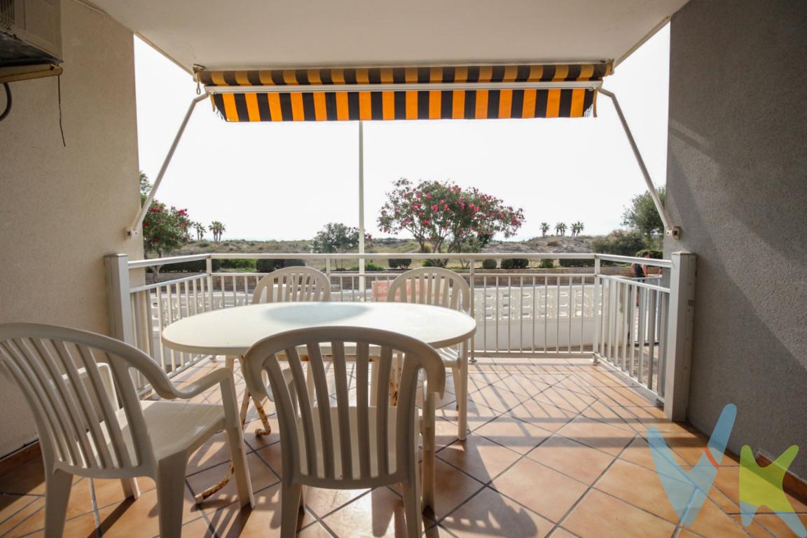 ¡Descubre tu nuevo hogar frente al mar en Canet de Berenguer! Este impresionante apartamento en primera línea te ofrece la vida costera que siempre has soñado. Con 3 orientaciones (Este, Norte y Oeste), disfrutarás de luz natural durante todo el día y una brisa fresca que recorrerá cada rincón.El apartamento cuenta con 3 habitaciones: 2 amplias habitaciones dobles y 1 habitación simple, todas diseñadas para ofrecerte el máximo confort. El baño está equipado con todo lo necesario para tu día a día. La joya del hogar es la terraza con vistas panorámicas al mar, perfecta para relajarte o disfrutar de una cena al atardecer.La cocina independiente es ideal para los amantes de la gastronomía, con espacio suficiente para preparar tus mejores recetas. El salón comedor es amplio y luminoso, un lugar perfecto para compartir momentos inolvidables con familia y amigos.Además, el apartamento cuenta con 2 aires acondicionados para mantenerte fresco durante los calurosos días de verano. También incluye parking privado y trastero, brindándote la comodidad y el espacio que necesitas.Este es más que un apartamento, es un estilo de vida. ¡No dejes pasar esta oportunidad única de vivir junto al Mediterráneo en un entorno incomparable!El precio indicado no incluye gastos ni otros conceptos. A tal efecto, se informa que al referido precio habrá que añadirle los gastos propios de la transmisión inmobiliaria, entre los que cabe enumerar los siguientes: honorarios notariales, impuesto al que se encuentre sujeta la transmisión (Impuesto sobre el Valor Añadido o Impuesto sobre Transmisiones Patrimoniales y Actos Jurídicos Documentados, según el caso), gastos de inscripción en el Registro de la Propiedad y honorarios de intermediación de la agencia inmobiliaria.. . Por mandato expreso del propietario, comercializamos este inmueble en exclusiva, por lo que garantizamos un servicio de calidad, un trato fácil, sencillo y sin interferencias de terceros. Por este motivo, se ruega no molestar al propietario, a los ocupantes de la propiedad, a los vecinos o conserjes del edificio o urbanización si los hubiera. Muchas gracias por su comprensión. Si Usted es agencia inmobiliaria y tiene un cliente para este inmueble, llámenos, estaremos encantados de colaborar en esta y otras operaciones