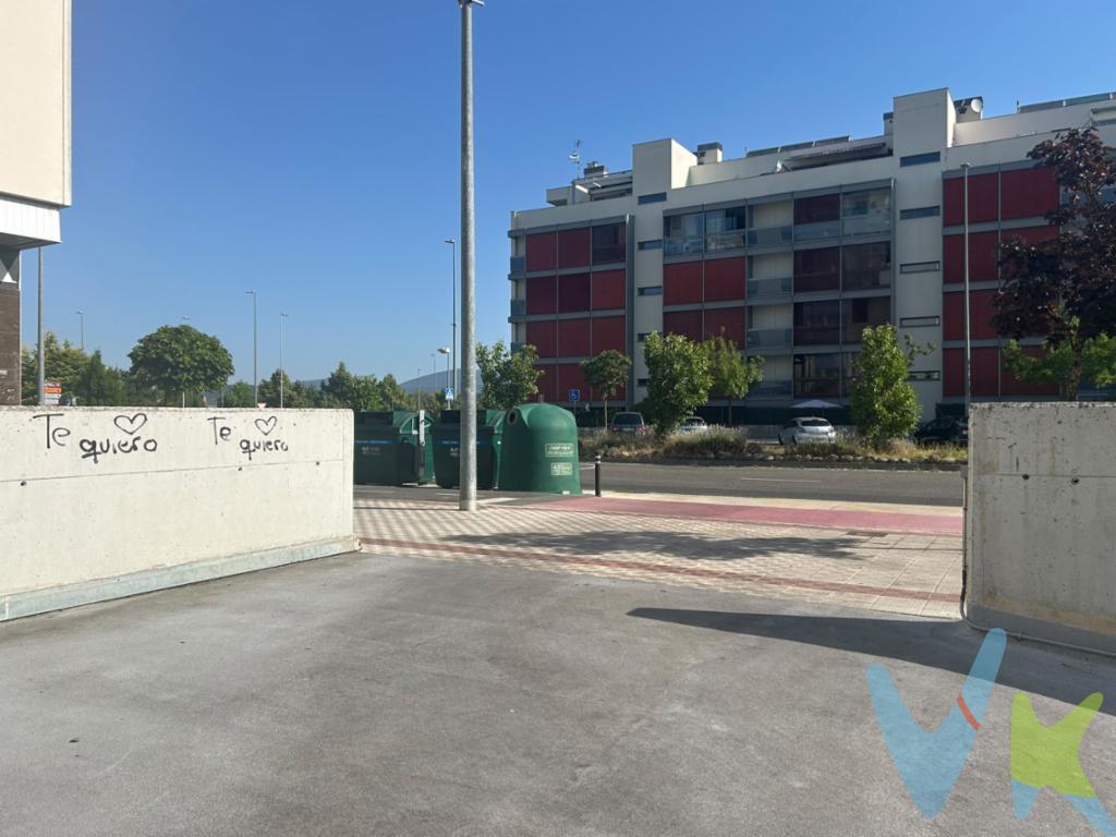 Se vende amplia plaza de garaje situada en el sótano -2 del edificio ubicado en Avenida Reino de Navarra 20, en Sarriguren.Con una superficie aproximada de 12 m², es una plaza cómoda, de fácil acceso y con espacio suficiente para aparcar con comodidad. Las zonas de maniobra son amplias, lo que facilita tanto la entrada como la salida del vehículo.Ideal tanto para uso propio en una zona con alta demanda de aparcamiento.Si deseas más información o concertar una visita, no dudes en contactar. ___ En cumplimiento de la normativa vigente, se informa de que el precio anunciado no incluye impuestos ni gastos derivados de la compraventa.El Impuesto de Transmisiones Patrimoniales (ITP) en Navarra será, con carácter general, del 6% sobre el mayor valor entre el precio de venta y el valor de referencia catastral, salvo bonificaciones o tipos reducidos aplicables según las circunstancias del comprador.Los gastos de notaría, registro y, en su caso, gestoría y tasación hipotecaria, serán a cargo del comprador conforme a los aranceles oficiales vigentes.La plusvalía municipal será asumida por la parte vendedora.Los honorarios de la agencia inmobiliaria están incluidos en el precio de venta. No se cobran honorarios al comprador.