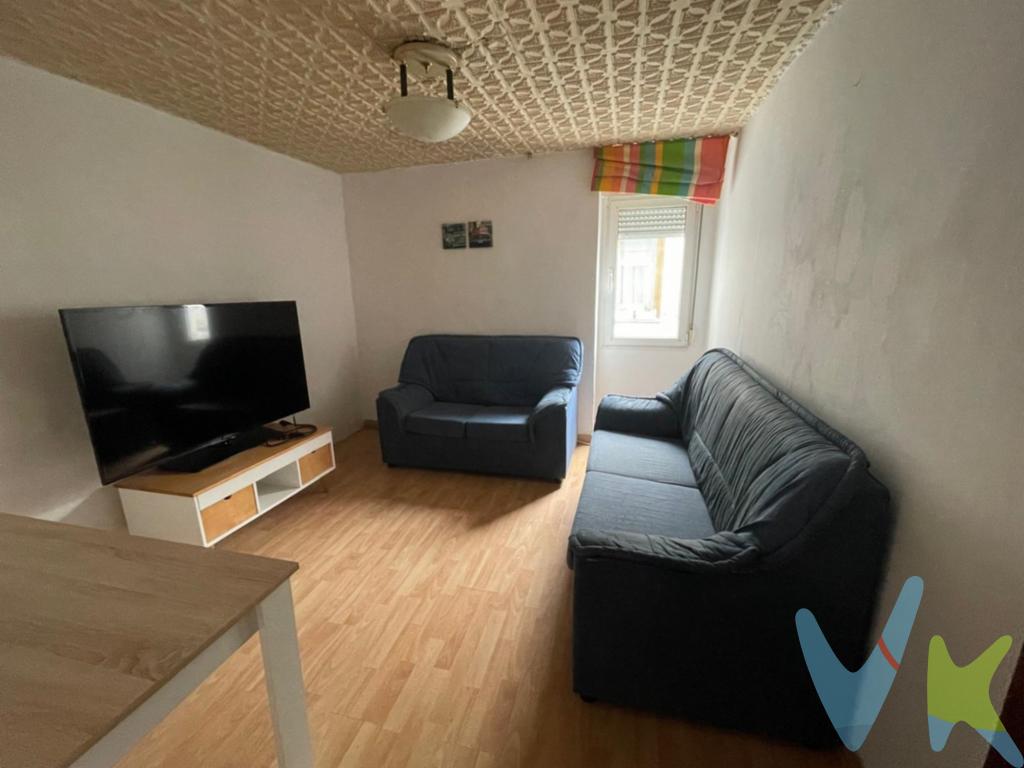 ¡ APARTAMENTO EN VENTA EN PLENO CENTRO DE TORRELAVEGA !Oportunidad única para los que desean vivir en el centro de la ciudad.Esta encantadora vivienda destaca por su UBICACIÓN ESTRATÉGICA, comodidades cercanas y un atractivo potencial de valorización. Su localización no podría ser mejor. Situada en una céntrica calle de Torrelavega, junto a la Avenida de España, disfrutarás de la comodidad de tener todos los servicios justo en la puerta de casa y gozarás de acceso fácil y rápido a todo lo que necesitas: tiendas, restaurantes, transporte, ocio, etc.Es el lugar perfecto para disfrutar de una vida cómoda y práctica.El apartamento se ubica en la quinta planta del edifico dónde ya está prevista la instalación del ascensor, por lo que la revalorización de esta propiedad es inminente.La vivienda necesita reforma por lo que podrás adecuarla a tus gustos y preferencias.Además se complementa con un espacioso trastero en la misma planta con lo que el tema del almacenaje queda resuelto de forma muy cómoda.Este piso no es solo un lugar para vivir; es una puerta de acceso a un estilo de vida urbano y dinámico en una de las calles más céntricas de Torrelavega. Una oportunidad perfecta tanto para aquellos que buscan su primer hogar en el corazón de la ciudad, como para inversores que desean añadir una propiedad de gran valor a su cartera.Torrelavega, capital del Besaya, está situada en el centro de la comunidad cántabra. Posee una ubicación estratégica a diez minutos de Suances y sus hermosas playas y a veinte de Santander. Bien comunicado por carreteras Autopista A-67 que conecta Palencia y Santander y A-8 que conecta Torrelavega con Asturias y Bilbao. Además, goza de una amplia oferta de transporte público, trenes y líneas de autobuses. En definitiva, esta es la vivienda que llevabas tiempo buscando.¡¡ NO LO DUDES Y SOLICITA UNA VISITA !!