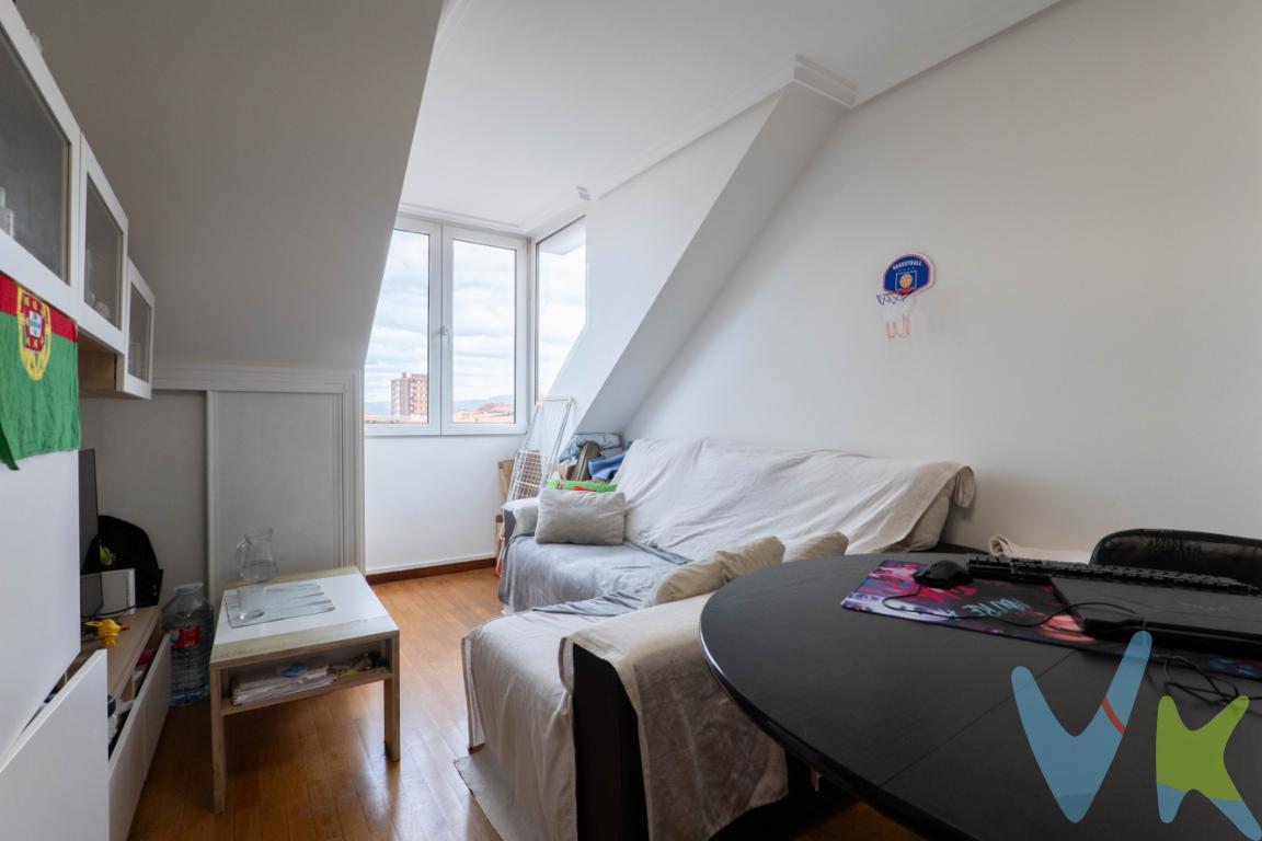 Ven a descubrir tu nuevo hogar en la Calle Ramon y Cajal 72 de Gijon, Este apartamento de un dormitorio, cocina independiente, salón, baño y trastero es una buena oportunidad en un estupendo barrio. El edificio en el que se integra este apartamento se ubica en una calle ancha, luminosa y con orientación este, muy cerca del parque de los Pericones y a 12 minutos andando de la Playa de San Lorenzo y del Paseo de Begoña, es una ubicación privilegiada.Se trata de una vivienda luminosa, tiene sol de mañanas y es totalmente exterior, excepto el baño, presenta buen estado, lista para habitar.El trastero está incluido en el precio publicitado y se ubica en la planta baja del edificio.La zona tiene todo tipo de servicios en la proximidad y  cuenta con una excelente comunicación con autovías.No te pierdas esta oportunidad: Contacta con nosotros para obtener más información y visitar esta propiedad.Informamos a nuestros clientes compradores que en el precio de venta no se incluyen los siguientes conceptos: honorarios de la agencia al comprador, ni el impuesto de transmisiones patrimoniales ni otros gastos de la compraventa (registro de la propiedad, notaría, etc)