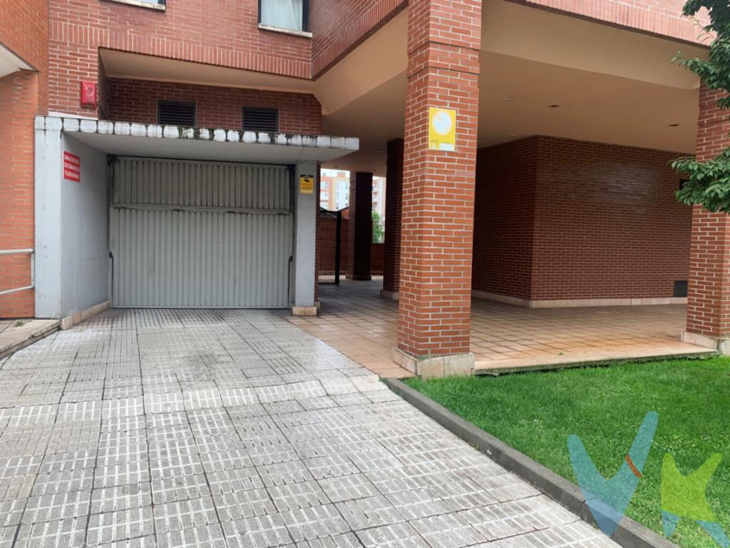 Ponemos en venta plaza de garaje , amplia, con buen acceso,.Calle les Cigarreres, Muy poco gasto de mantenimiento.Buena inversión. En el precio no estan incluidos ni los gastos de Notaria y Registro, no el impuesto de Transmisiones Patrimoniales.  