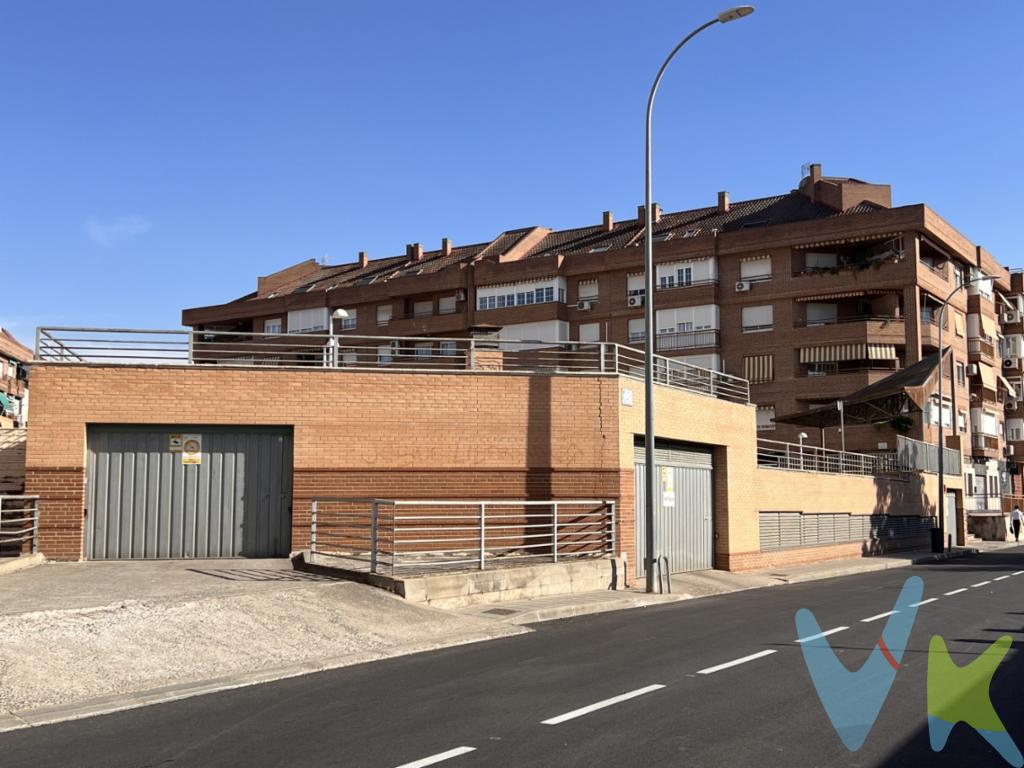 HABILIS Consulting Inmobiliario te ofrece en exclusiva esta plaza de garaje en venta en el barrio de Santa Teresa, una de las zonas más demandadas y con mayor dificultad de aparcamiento de la ciudad.🅿️ Ventajas destacadas:  Evita perder tiempo buscando aparcamiento  Aparca con seguridad a pocos pasos de casa o el trabajo  Plaza amplia, con excelente acceso y fácil maniobra  Apta para coche grande o moto  Situada en edificio seguro, con acceso directo desde la calleUbicación perfecta tanto para residentes como para trabajadores de la zona o inversores que buscan rentabilidad en un bien muy escaso.Una oportunidad real de ganar en comodidad, seguridad y calidad de vida ¡en una zona donde aparcar es un auténtico reto diario!Contáctanos sin compromiso para agendar una visita¡¡Te esperamos en nuestras oficinas en Calle Diputación Nº 7 de Toledo o contactando en el teléfono 624 260 263 Nuestro departamento financiero te asesorará gratuitamente de la mejor financiación a tu medida.#HazloMásPráctico
