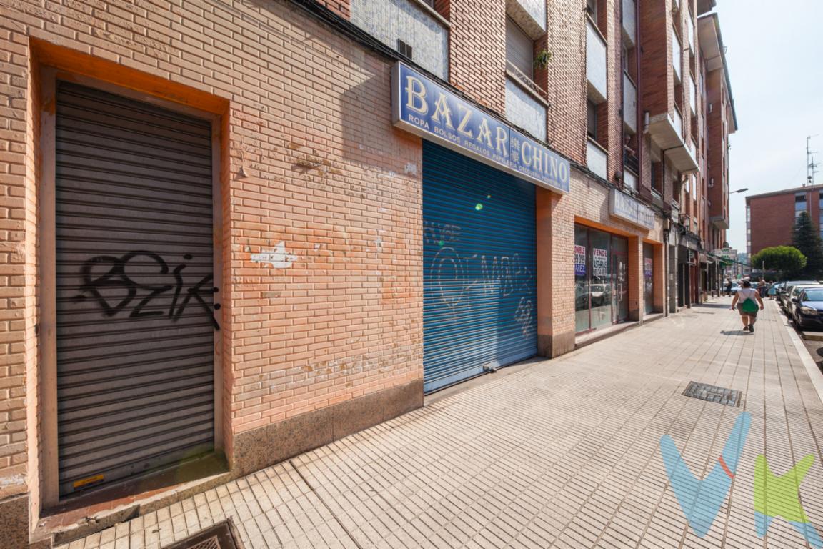 Ponemos a la venta este bajo comercial  de unos trescientos metros cuadrados, situado en  pumarin, Esta instalado, DIFERENTES GIROS. En el precio no estan incluidos ni los impuestos de trasmisiones patrimoniales , ni los gastos de Notaria y Registro de la Propiedad. 