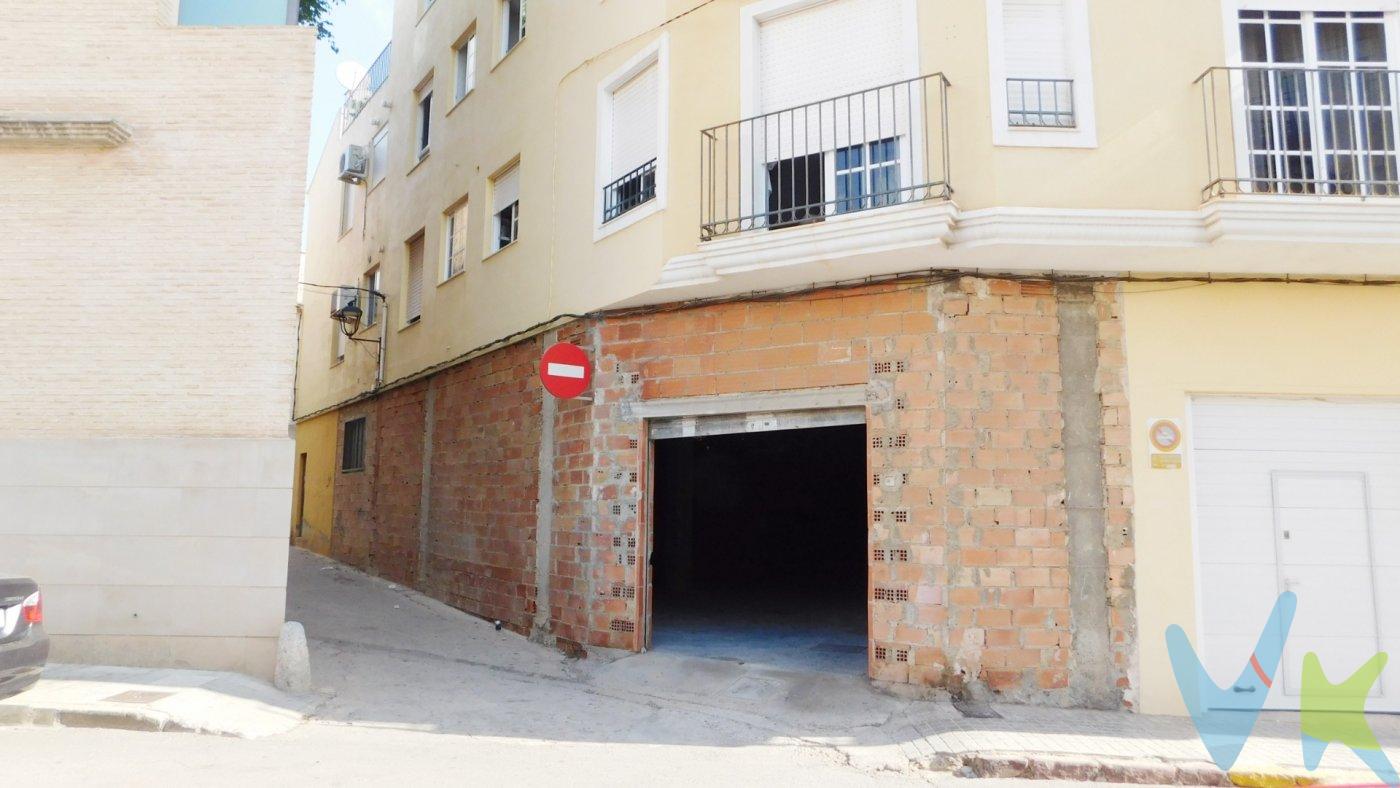 Garaje-Local comercial en Calle Benigafull, de 104 metros construídos, con muchas posibiliadades