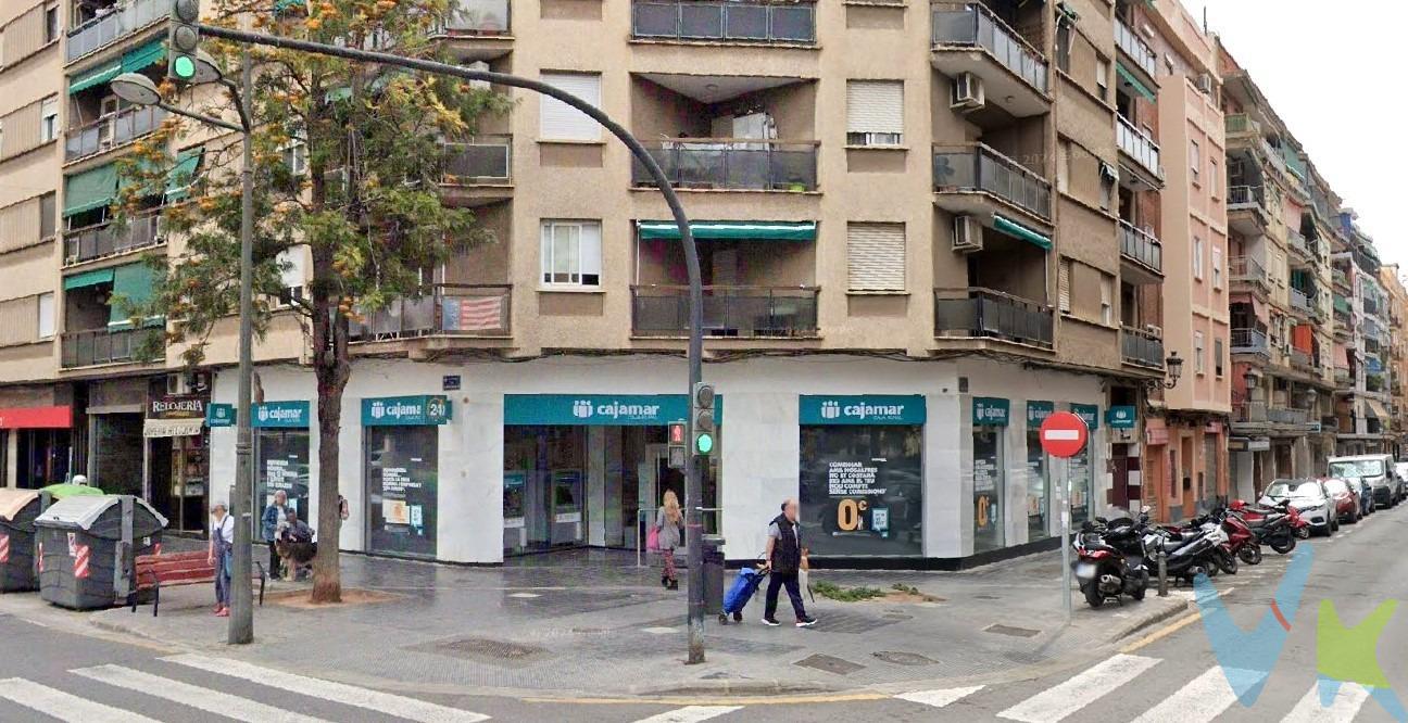 Ya has encontrado la plaza de garaje que buscabas.!!!! .  . Tienes coche y No tienes donde guardarlo ? Pues aquí está la plaza de garaje !!!!. . Ésta plaza de garaje está situada en el primer sótano de una finca en la Av Gaspar Aguilar, con entrada por Calle Santander. .  No Busques más !!! Llámame y te informo !!!.  .  La venta de ésta propiedad se gestiona mediante contrato de EXCLUSIVA COMPARTIDA, donde más de 150 agencias colaboradoras tienen la ventaja de poder ofrecer a sus potenciales compradores este inmueble, lo que le garantiza un servicio de calidad, un trato fácil, sencillo y sin interferencias de terceros. Por este motivo, se ruega no molestar al propietario, a los ocupantes de la propiedad, a los vecinos o conserjes del edificio o urbanización si los hubiera. Si Usted es agencia inmobiliaria y tiene un cliente para éste inmueble, llámenos, estaremos encantados de colaborar en ésta y otras operaciones.  .  No están incluidos los gastos de compra, honorarios de agencia e impuestos.