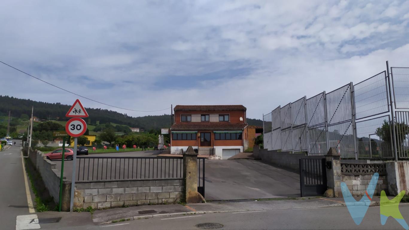 VENTA- VIVENDA Y NEGOCIO. Se vende negocio en pleno rendimiento, restaurante merendero al lado del apeadero de tren de Montena y con parada autobús justo en la puerta por lo que goza de una estupenda comunicación, actualmente el local esta en FUNCIONAMIENTO, dispone de varios comedores con distintos ambientes uno de ellos con parrilla, barra, amplia cocina y una zona de merendero exterior muy soleada e ideal para aprovechamiento y disfrute familiar ya que tambien dispone de una zona de juego infantil, contamos tambien para su mayor comodidad con un amplio aparcamiento para los clientes, almacén, sala de calderas y  hórreo, además  en el piso superior nos encontramos con una amplia y cómoda vivienda de 5 habitaciones, salón, cocina americana y 2 baños uno de ellos con plato de ducha y acceso desde habitación, salida a terraza y acceso privado a parcela con hórreo, portería nueva, suelos de tarima, calefacción de gasoil, NO DEJE DE VISITARLO para comprobar todo su potencial tanto de oportunidad de negocio como de vivir cómoda y directamente en el mismo entorno. VISITELO!!!.En el precio del inmueble no están incluidos los gastos de registro, notaria e impuesto de trasmisiones.