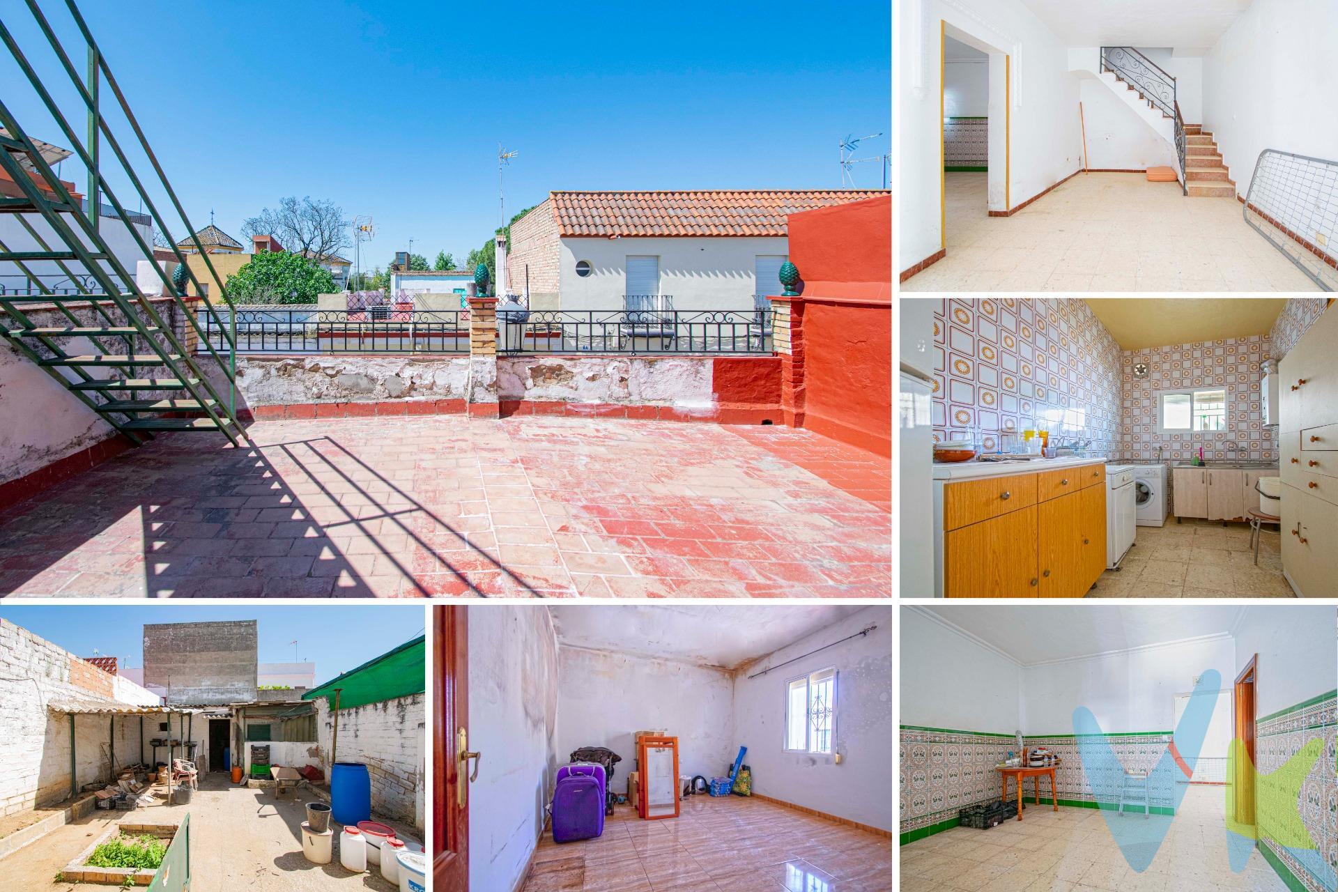 Estupenda oportunidad inversor,  gran casa para reformar en la mejor zona de Mairena del Aljarafe, (Bulevar). Casa para reforma integral o para tirarla y hacer una vivienda totalmente nueva a su gusto y según sus necesidades. Se pueden hacer incluso dos viviendas independientes. Dispone de patio trasero y azotea. Con excelente situación, muy cerca del Centro de Salud, de La Parroquia de San Ildefonso, Ayuntamiento, etc... Solicite más información sin compromiso!!!. nformamos a nuestros clientes compradores que el precio de venta no incluye lo siguiente: Honorarios de la agencia inmobiliaria, Impuestos (I.T.P., I.V.A. o A.J.D., en su caso) ni otros gastos de la compraventa (gastos de Registro de la Propiedad, Notaría, Gestoría ni de posible Financiación). Documento D.I.A. a disposición del consumidor según Decreto 218/2005 Junta de Andalucía