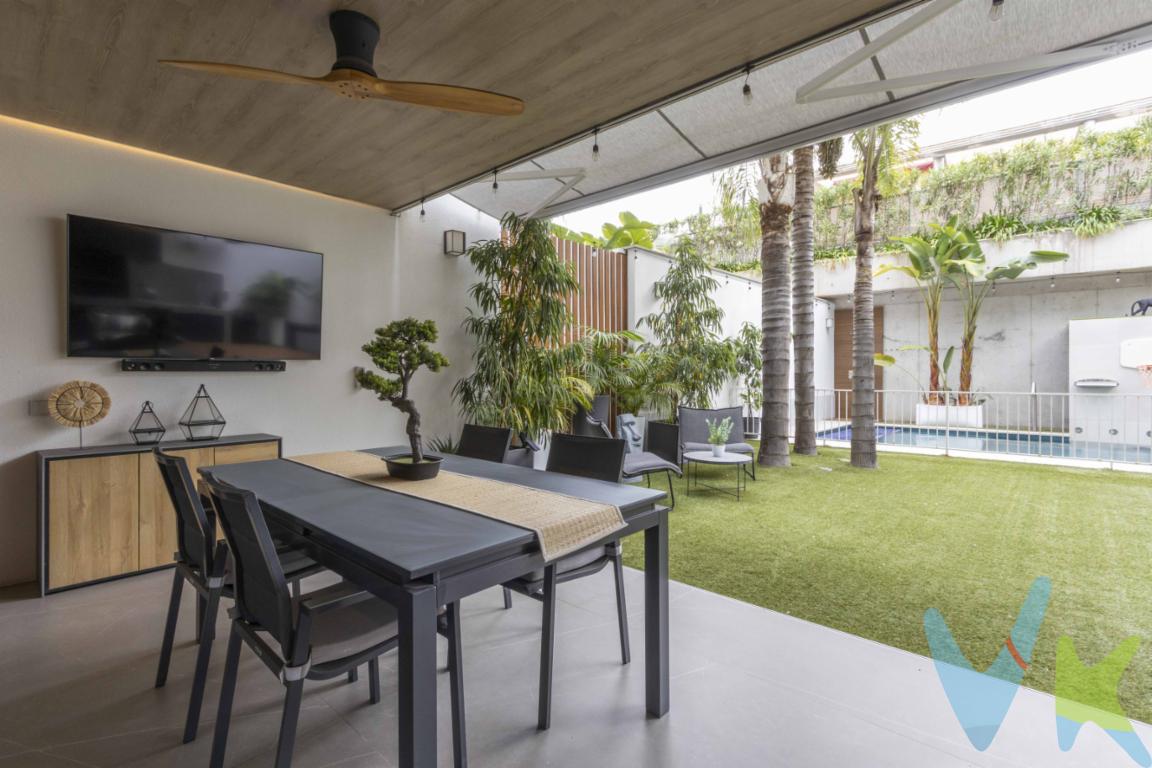  ¡Te presentamos esta exclusiva vivienda en Bonrepòs i Mirambell!Presentamos esta exclusiva y espectacular casa en venta, perfecta para quienes buscan vivir en un entorno tranquilo sin renunciar a las más altas comodidades.Esta propiedad excepcional destaca por su construcción sólida en hormigón armado, garantizando durabilidad, aislamiento y seguridad. Con un total de 566.18 metros construidos y 454.69 metros útiles, ofrece amplios espacios diseñados para el confort y el bienestar de toda la familia.La vivienda cuenta con cuatro habitaciones, ideales tanto para familias numerosas como para quienes disfrutan de recibir invitados, asegurando que cada miembro disponga de su propio espacio privado. Además, dispone de un aseo cuidadosamente diseñado, garantizando la máxima funcionalidad.Uno de los mayores atractivos de esta casa es su impresionante terraza, el lugar ideal para disfrutar de inolvidables momentos al aire libre, ya sea un desayuno tranquilo o una velada bajo las estrellas, ademas cuenta con una increible barbacoa de diseño, y la joya de la casa, una espectacular piscina climatizada con sistema de nado a contracorriente y cloración salina, ideal para ejercitarse o simplemente relajarse en un entorno de lujo.En el interior, la vivienda ha sido equipada con las más avanzadas prestaciones para ofrecer el máximo confort. Dispone de suelo radiante y un eficiente sistema de aerotermia, proporcionando una climatización sostenible y eficiente durante todo el año.Para aquellos que buscan un estilo de vida saludable, la propiedad ofrece un completo gimnasio con sauna y jacuzzi, permitiendo relajarse sin salir de casa. La casa también cuenta con garaje para mayor comodidad de aparcamiento y zona de trastero que brinda un valioso espacio extra para almacenamiento. Además, equipada con electrodomésticos de alta gama, permitiendo una mudanza inmediata sin preocupaciones.Estamos ante una propiedad de bajo mantenimiento, dispone de aspitracion centralizada en toda la casa, cesped artificial, domotica, para controlar la temperatura de cada estancia, que es independiente, ventanales de acceso a la terraza con apertura automatica, y un sin fin de extras mas.El acceso es fácil y cómodo gracias a la presencia de un ascensor, que mejora la accesibilidad para todos los miembros del hogar. La finca, completamente cerrada, proporciona privacidad y seguridad, convirtiéndola en un verdadero refugio familiar.Rodeada de una cuidada zona ajardinada, la propiedad ofrece un ambiente natural y relajante sin necesidad de salir de casa. Además, se encuentra en una ubicación privilegiada con todos los servicios esenciales a poca distancia. La conectividad también está garantizada, con una parada de autobús cercana que facilita los desplazamientos.Este inmueble es una oportunidad única para quienes buscan una vivienda de alta calidad, equipada con las mejores prestaciones y en un entorno inmejorable. Cada detalle ha sido pensado para ofrecer el máximo bienestar a sus futuros propietarios.Para una descripcion mas detalladas de calidades, pidenos mas informacion, estaremos encantados de explicartelos.No pierda la oportunidad de visitar esta maravillosa casa. Puede ser el hogar con el que siempre ha soñado. ¡Contacte con nosotros y descubra todo lo que esta exclusiva propiedad tiene para ofrecerle!