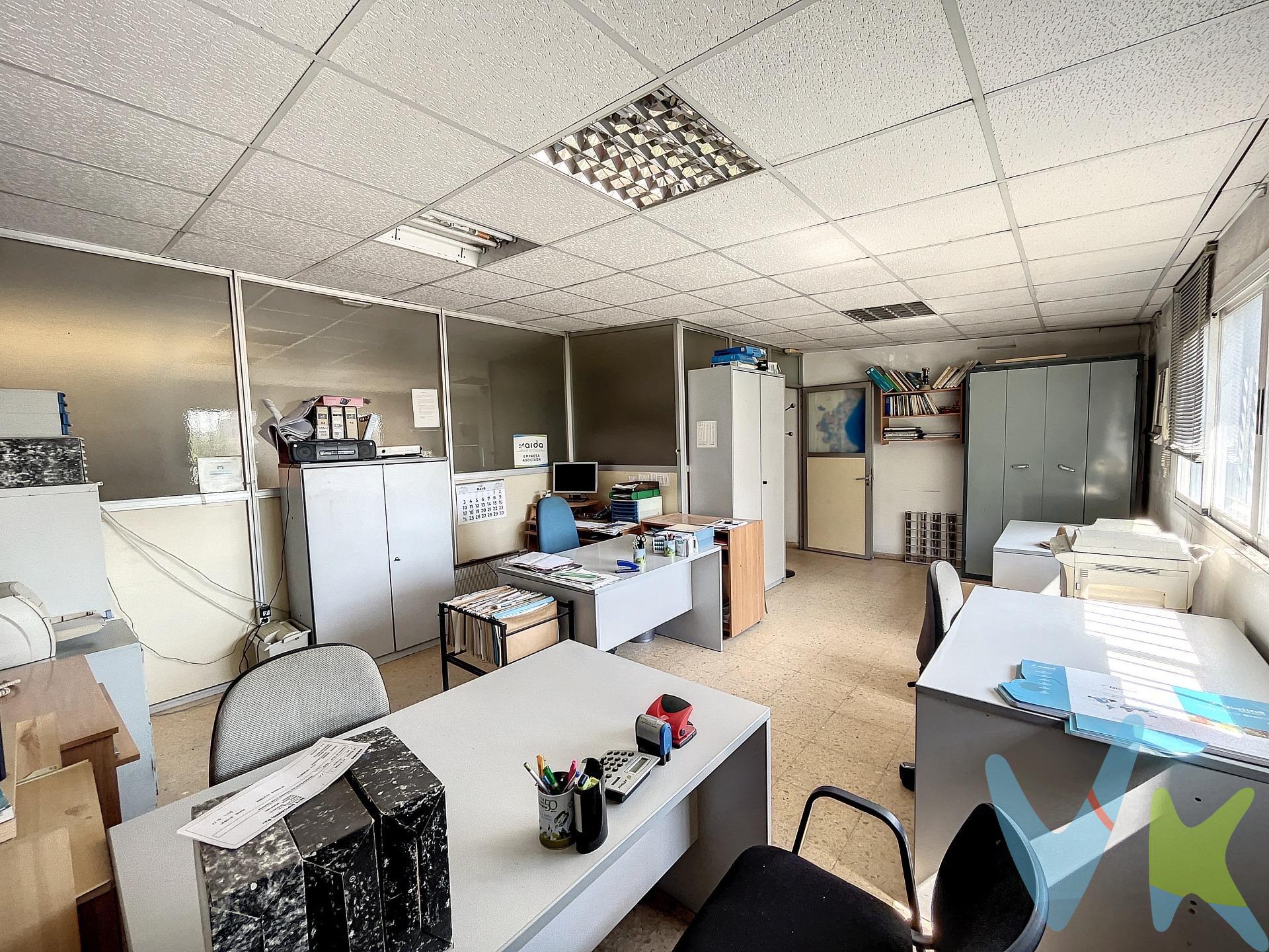 Tenemos el placer de presentar esta exclusiva nave industrial en venta, ubicada estratégicamente en el polígono de Puerto de Sagunto, una zona en pleno crecimiento y desarrollo empresarial. Con un total de 504 metros cuadrados, esta propiedad ofrece 427 metros cuadrados de espacio de almacenamiento y 77 metros cuadrados de modernas y funcionales oficinas. Ubicación: Esta nave industrial se encuentra en una ubicación privilegiada, en el polígono de Puerto de Sagunto, una de las áreas industriales más dinámicas y prometedoras de la región. Destaca su cercanía a la futura gigafactoria de Volkswagen, lo que brinda una oportunidad única para inversores y empresas relacionadas con la industria automotriz. Además, la propiedad se encuentra estratégicamente situada junto a los carriles de tren en construcción, lo que proporciona una excelente conectividad y facilita el transporte de mercancías a nivel nacional e internacional. Espacio de almacenamiento: La nave industrial cuenta con 427 metros cuadrados de espacioso y versátil espacio de almacenamiento, ideal para una amplia gama de actividades comerciales y logísticas. La estructura sólida y resistente garantiza la seguridad de los productos almacenados, mientras que la generosa altura libre ofrece la posibilidad de manejar mercancías de gran tamaño. La distribución diáfana y flexible de la nave permite adaptar el espacio según las necesidades específicas de cada negocio, brindando una gran libertad para maximizar la eficiencia operativa. Oficinas: La propiedad cuenta con 77 metros cuadrados de modernas oficinas, diseñadas para ofrecer un entorno de trabajo cómodo y funcional. Estas oficinas proporcionan un espacio ideal para actividades administrativas y de gestión, con una distribución inteligente que maximiza la productividad. Los acabados de calidad y la iluminación integrada crean un ambiente profesional y agradable, propicio para el desarrollo de. las tareas diarias. Además, la cercanía entre las oficinas y el área de almacenamiento facilita la supervisión y coordinación eficiente de las operaciones. Características adicionales: Además de sus características principales, esta nave industrial ofrece una serie de aspectos adicionales que la hacen aún más atractiva para los potenciales compradores:. 1. Acceso fácil y directo a importantes vías de transporte, como carreteras y autopistas, que facilitan la distribución eficiente de mercancías. 2. Amplio espacio de estacionamiento para vehículos y camiones de carga. 3. Modernos sistemas de seguridad, incluyendo cámaras de vigilancia y control de acceso, para garantizar la protección de la propiedad y su contenido. 4. Conexiones de servicios públicos confiables, como electricidad, agua y telecomunicaciones, que aseguran el correcto funcionamiento de las actividades empresariales. Conclusión: Esta nave industrial en venta, ubicada estratégicamente en el polígono de Puerto de Sagunto y próxima a la futura gigafactoria de Volkswagen, representa una oportunidad única para inversores y empresas que buscan un espacio versátil y conectado. Con su amplio espacio de almacenamiento, modernas oficinas y excelentes características adicionales.