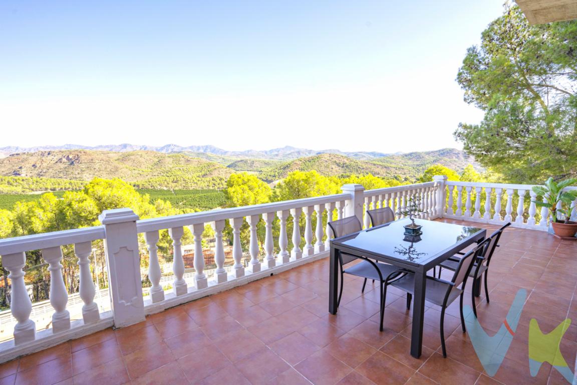 MAGNÍFICO CHALET INDEPENDIENTE CON PISCINA totalmente urbano en la Urbanización Montes De Palancia, situado en una excelente zona de expansión con viviendas de nueva construcción.   A tan solo 20 minutos de Sagunto, 40 minutos de Valencia y 2 Km del centro urbano de Algar del Palancia. Cuenta con una superficie construida de 197 m2 y una parcela de 1230 m2. Si además adoras la paz absoluta y unas vistas maravillosas has dado con la parcela perfecta, ya que se encuentra en una calle muy tranquila y por tanto sin tráfico, con la tranquilidad que ello supone para los más peques de la familia que podrán salir sin ningún peligro.Hablemos de la vivienda, en la planta superior tiene un salón comedor a doble altura con preinstalación de chimenea y salida a la terraza con unas vistas maravillosas, la cocina es muy amplia y luminosa con salida a la misma terraza. Una habitación principal muy luminosa con un baño completo que hace que todo sea muy cómodo. En la planta inferior tenemos las dos habitaciones muy grandes y luminosas con otro baño para las estancias y otro comedor diáfano con salida a la parcela donde se encuentra el paellero, piscina y árboles frutales. La vivienda consta de calefacción central con caldera de gasoil con depósito de 1000 litros de capacidad, puertas de madera, suelo de barro, ventanas climalit estilo inglés, mosquiteras, paredes lisas, puertas adaptadas para personas con diversidad funcional, piscina privada de 10 x 4 con depuradora y preinstalación de calefacción, cocina equipada con electrodomésticos, garaje para dos coches, internet ,alcantarillado, rejas antirrobo en la parte inferior, puertas de acceso a la vivienda de seguridad, entrada a la parcela por dos calles.En definitiva, aquí tendrás la calidad de vida que estabas buscando, ¡no lo dudes y ven a comprobarlo!MBI ABASTOS está inscrita en el Registro de Agentes de Intermediación Inmobiliaria de la Comunidad Valenciana RAICV 1525.La descripción del presente inmueble e imágenes tienen mero carácter informativo y en ningún caso carácter contractual, pudiendo ser modificados por la agencia inmobiliaria sin que ello implique responsabilidad alguna frente a terceros. No incluidos en el precio impuestos, gastos de notaría, registro ni honorarios de la agencia. Esta propiedad se pone a la venta con toda la documentación comprobada y en regla, por lo que ofrecemos GARANTIAS a los compradores.Por mandato expreso del propietario comercializamos este inmueble mediante contrato de multiexclusiva, por el cual numerosas agencias colaboradoras, nacionales e internacionales, ofrecen esta vivienda a sus potenciales compradores, todo ello garantizando un servicio de calidad, un trato fácil, sencillo y sin interferencias de terceros. Por este motivo, se ruega no molestar al propietario, a los ocupantes de la propiedad, a los vecinos o conserjes del edificio o urbanización si los hubiera.Muchas gracias por su comprensión.