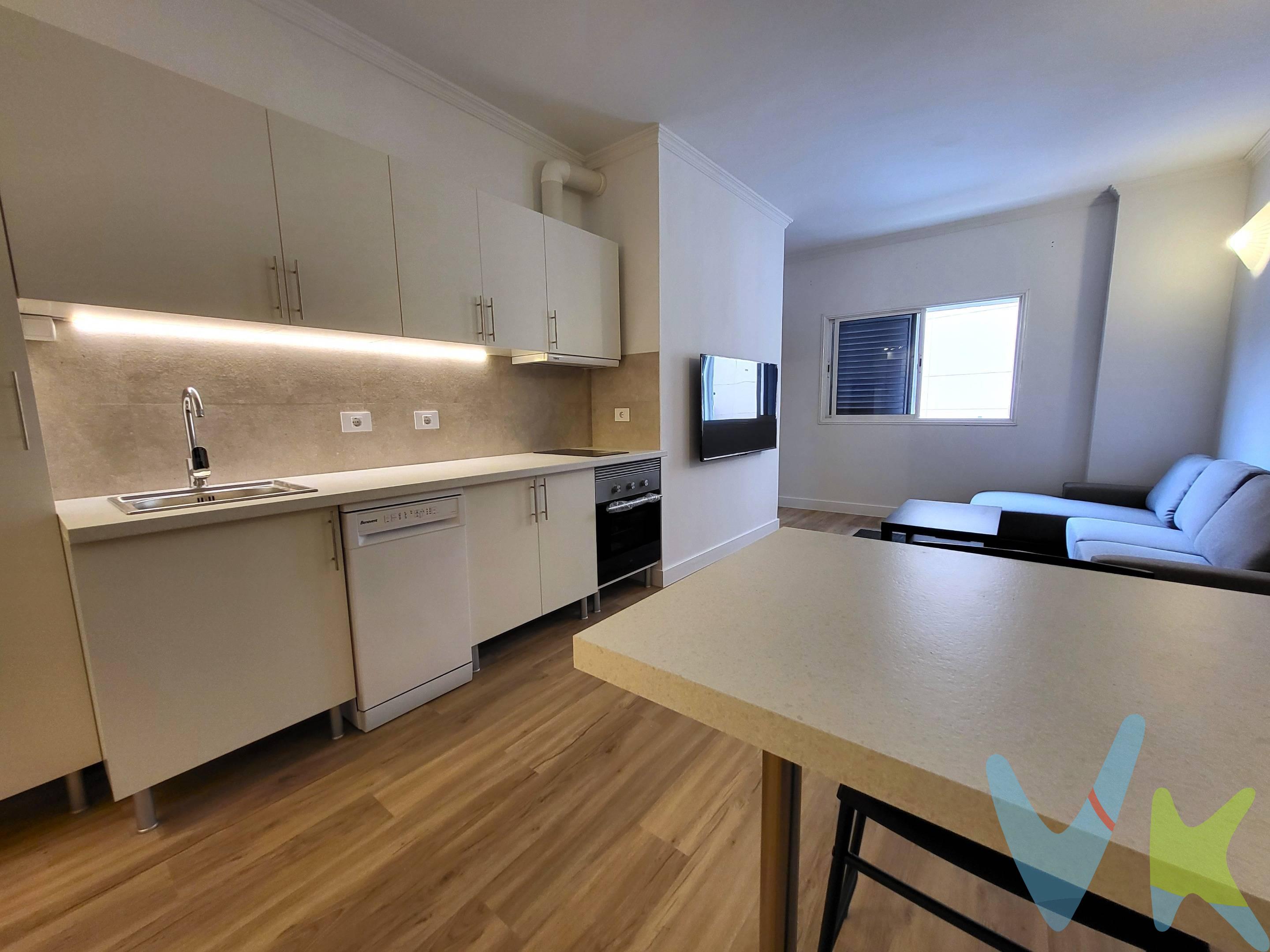 ¡A la venta este estupendo piso reformado de 44,11 m² en el barrio de Arenales!. ¡SUPER INTERESANTE COMO VIVIENDA HABITUAL Y COMO INVERSIÓN! . La vivienda está totalmente reformada y equipada, es exterior y está distribuida en un amplio dormitorio, salón-cocina con electrodomésticos, un espacioso baño con plato de ducha y un cuarto lavadero. Además cuenta con un tendedero en la azotea. El edificio dispone de ascensor y acceso sin barreras arquitectónicas. Ubicado en el barrio de Arenales, en una de las zonas más codiciadas de Las Palmas de Gran Canaria, este piso se encuentra a pocos pasos de las calles Tomás Morales, Juan XXIII y a pocos minutos de del Obelisco y la Plaza de la Feria. Además está a tan solo 3 minutos en vehículo de la calle Triana y 5 minutos de la Avenida Mesa y López. Existe posibilidad de encontrar plazas de garaje en venta y alquiler a pocos metros. Además cuenta con todos los servicios necesarios a su alcance como supermercados, tiendas, restaurantes, colegios, parques, espacios deportivos, centros de salud, farmacias, paradas de guagua, parkings y mucho más. ¡Aprovecha la oportunidad para vivir en el barrio de Arenales, uno de los más emblemáticos de la ciudad de Las Palmas de Gran Canaria! Además esta propiedad representa una inversión segura para quienes quieran obtener una gran rentabilidad. ¡No pierda la oportunidad de visitar la propiedad!. Información adicional: el precio de venta no incluye gastos de notaría, registro e impuestos asociados. Los datos proporcionados son orientativos y podrían estar sujetos a errores u omisiones involuntarias.