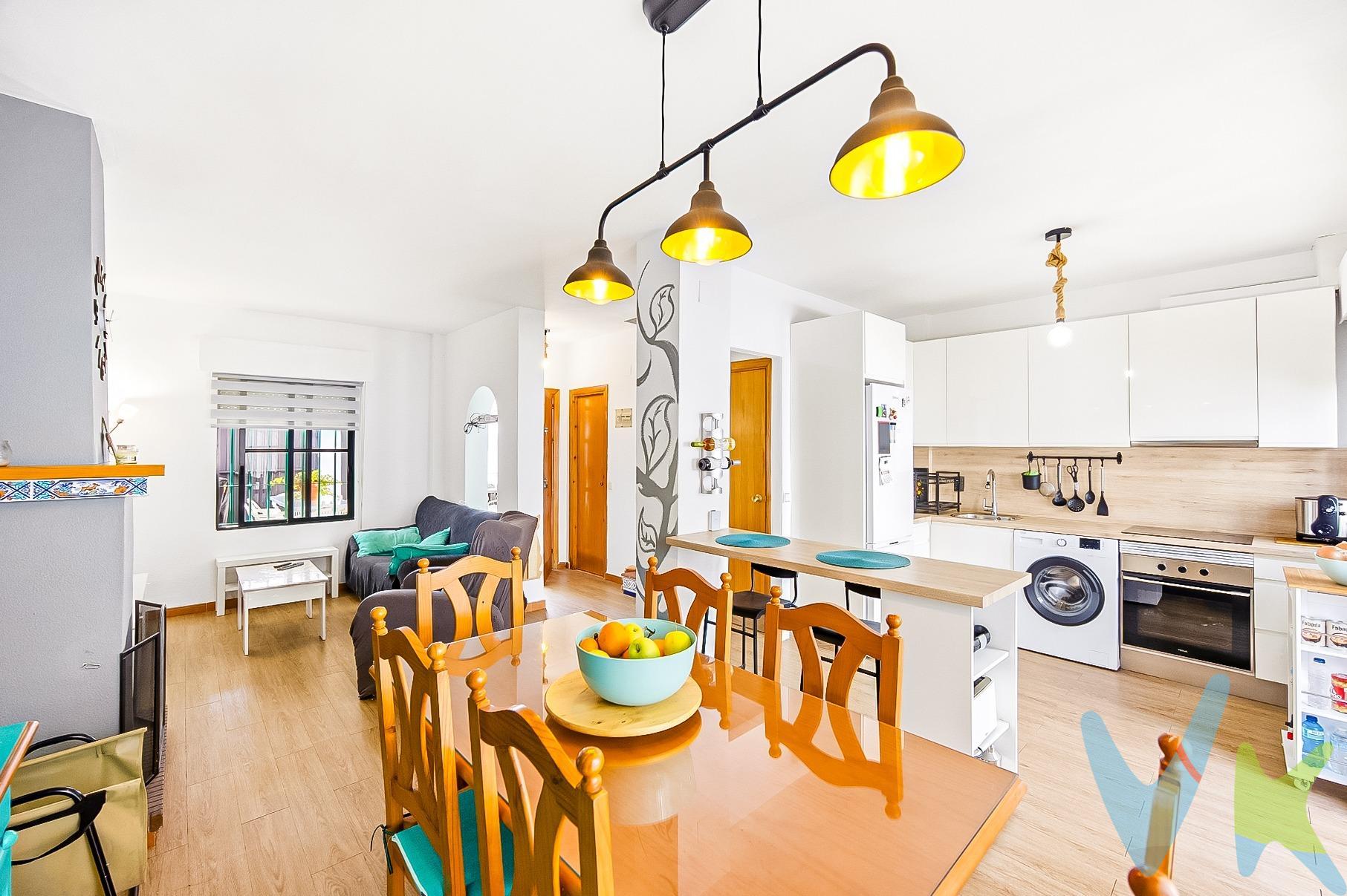  Este espectacular adosado en la exclusiva Urbanización Real de la Barrosa es simplemente perfecto para ti y tu familia. Con más de 110 m² construidos, cuenta con tres acogedoras habitaciones 🛌 donde cada uno puede tener su propio espacio personal. Después de un día ajetreado, relájate en sus dos baños completos 🚿 o disfruta momentos inolvidables juntos como una gran familia. La amplia terraza ☀️ te invita a celebrar encuentros bajo el sol radiante mientras los peques se divierten sin parar en el parque infantil 🚸 justo al lado; diversión asegurada sin salir del complejo 🙌. Y si tienes calor, no hay problema: date un chapuzón refrescante en nuestra maravillosa piscina comunitaria 💦 que siempre está lista para esos días soleados!. ¿Eres amante del deporte? A pocos pasos encontrarás una pista de tenis 🎾 perfecta para desafiar amistosamente a amigos y familiares (apuesta quién será campeón). Además.. las impresionantes playas están tan cerca que podrías ir caminando: ¡a solo dos kilómetros 😎🌊! Ideal cuando quieras hacer escapadas espontáneas y construir castillos (de arena) 😊🏖️. Esta oportunidad única 🔑 ha sido diseñada especialmente pensando en ti; así que no dudes ni un segundo: ven y aprovecha esta increíble propiedad por solo €315.000!. Comercializamos este inmueble en exclusiva para garantizarte toda la información necesaria junto a un servicio excepcional. En cumplimiento del Decreto Junta Andalucía 218/2005 del 11 Octubre, informamos al cliente que los gastos notariales e impuestos no están incluidos en el precio € . Si tienes dudas acerca dela compraventa , llámanos ; estaremos encantados de asesorarle !. Igualmente disponemos de un Seguro de Caución para garantizar las cantidades entregadas a nuestra Agencia en concepto de Reserva y/o Arras. Impuestos y gastos de la compraventa:. El comprador puede consultar de forma oficial los impuestos aplicables (ITP, AJD, etc.) en la web de la Junta de Andalucía:. https://www.juntadeandalucia.es/organismos/economiahaciendayfondoseuropeos/areas/tributos-juego/tributos/paginas/impuestos-cedidos-transmisiones.html. Si tiene cualquier duda sobre los gastos de la compraventa, llámenos y estaremos encantados de asesorarle de forma clara y personalizada. Comercializamos este inmueble en exclusiva para garantizarte toda la información necesaria junto a un servicio excepcional. En cumplimiento del Decreto Junta Andalucía 218/2005 del 11 Octubre, informamos al cliente que los gastos notariales e impuestos no están incluidos en el precio € . Si tienes dudas acerca dela compraventa , llámanos ; estaremos encantados de asesorarle !. Igualmente disponemos de un Seguro de Caución para garantizar las cantidades entregadas a nuestra Agencia en concepto de Reserva y/o Arras. Impuestos y gastos de la compraventa:. El comprador puede consultar de forma oficial los impuestos aplicables (ITP, AJD, etc.) en la web de la Junta de Andalucía:. https://www.juntadeandalucia.es/organismos/economiahaciendayfondoseuropeos/areas/tributos-juego/tributos/paginas/impuestos-cedidos-transmisiones.html. Si tiene cualquier duda sobre los gastos de la compraventa, llámenos y estaremos encantados de asesorarle de forma clara y personalizada.