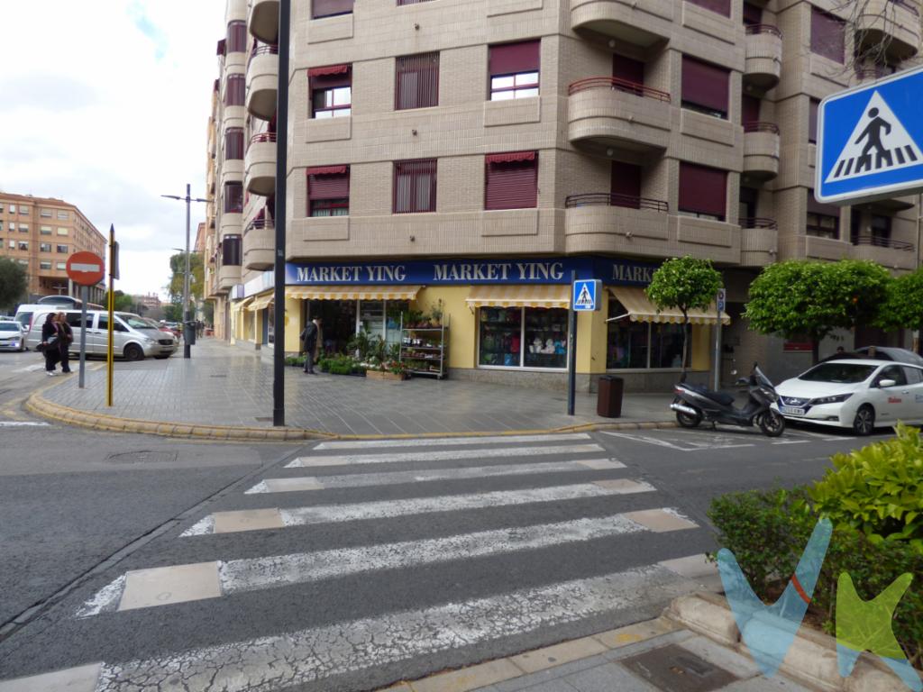 Si en Torrent quieres aparcar... ¡una plaza de garaje has de comprar! Te presentamos esta plaza de garaje situada en el segundo sótano de la zona alta de la Avenida. A tan solo 3 minutos andando del metro Avinguda. Frente a la Feria. Muy bien ubicada. Existe la posibilidad de compra de la plaza de garaje pegada a esta. ¿A qué estas esperando? Deja de gastar dinero en gasolina y piensa que tu tiempo y tu salud vale más que estar dando vueltas para acabar aparcando mucho más lejos de lo que esperabas.